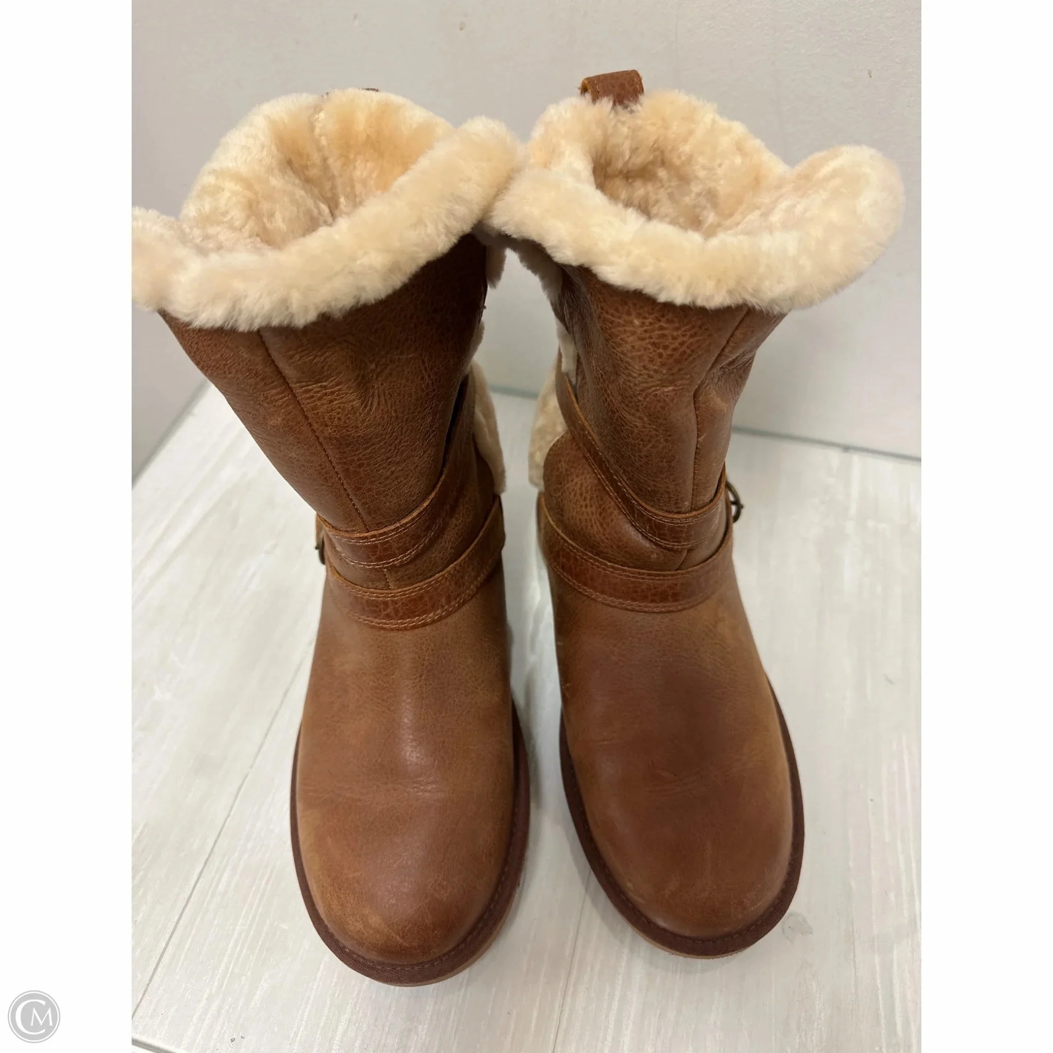 Boots Designer By Ugg In Tan, Size: 7 Metal Edge Traction pattern