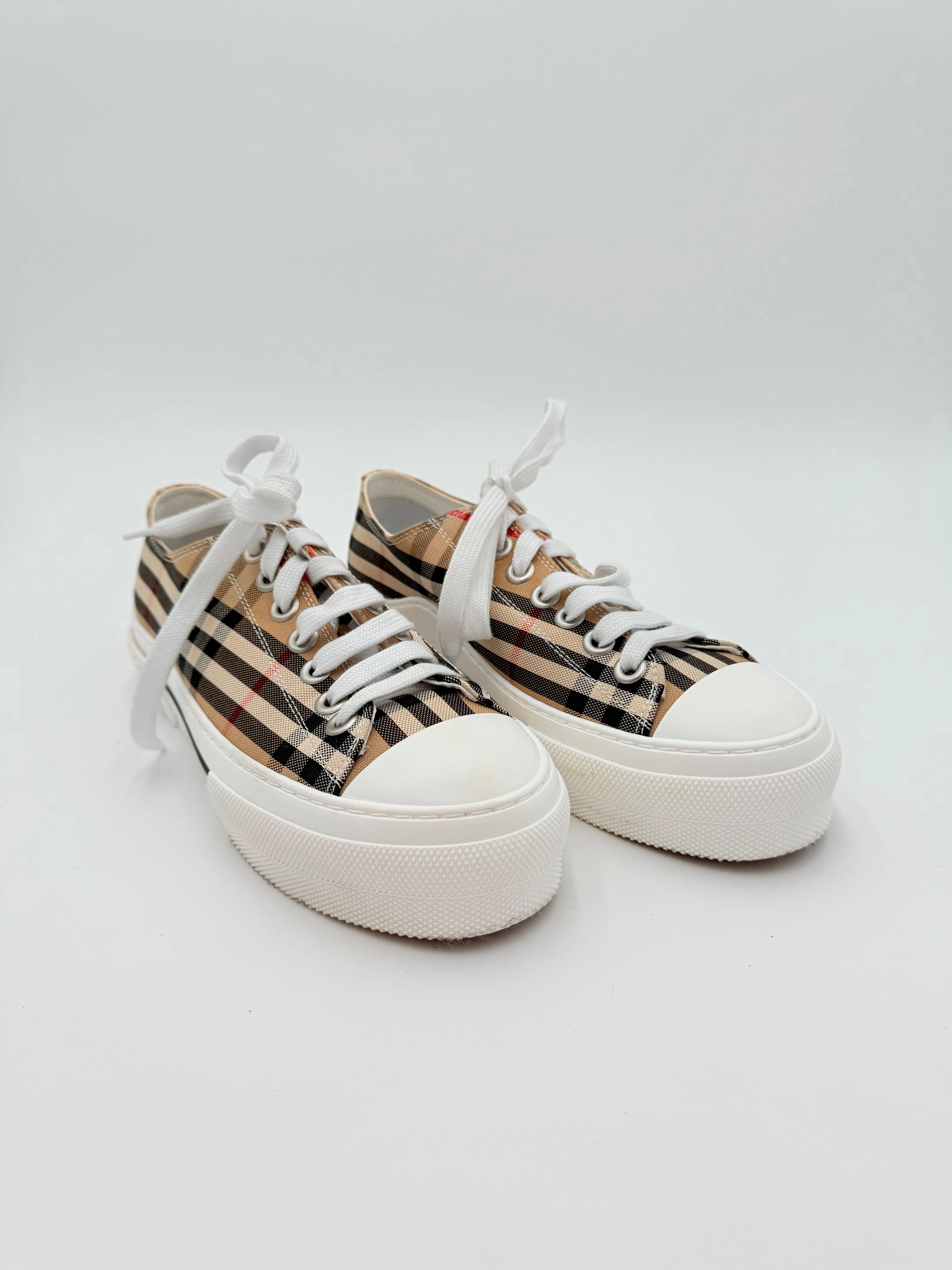 Peace Mood Marathon Fit Shoes Luxury Designer By Burberry In Plaid Pattern, Size:8