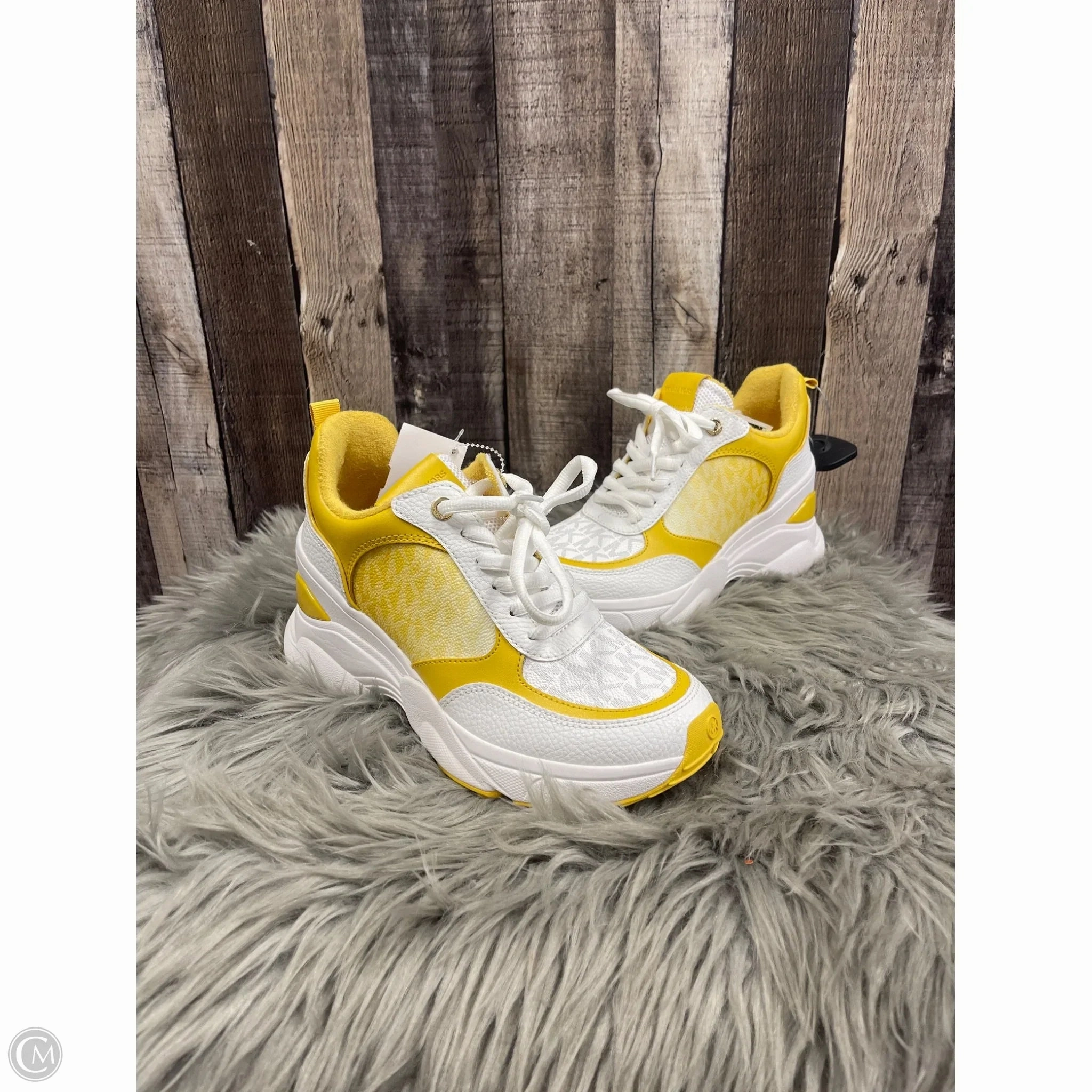 Strap Mode Bright tone Shoes Designer By Michael Kors In White & Yellow, Size: 7