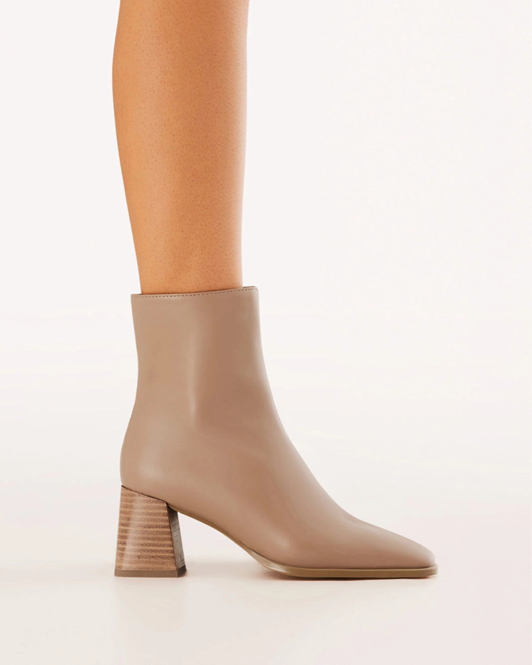 ALANIA - ALMOND Protective Finish Hiking Trails Shock Absorbing Adventure Journey