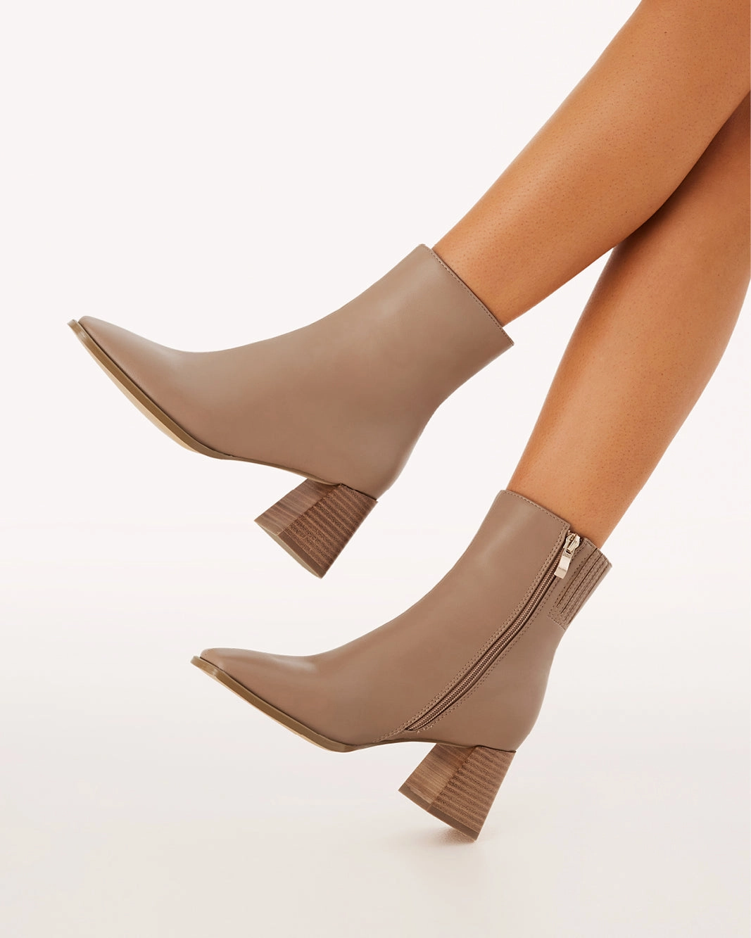 ALANIA - ALMOND Suede Surface