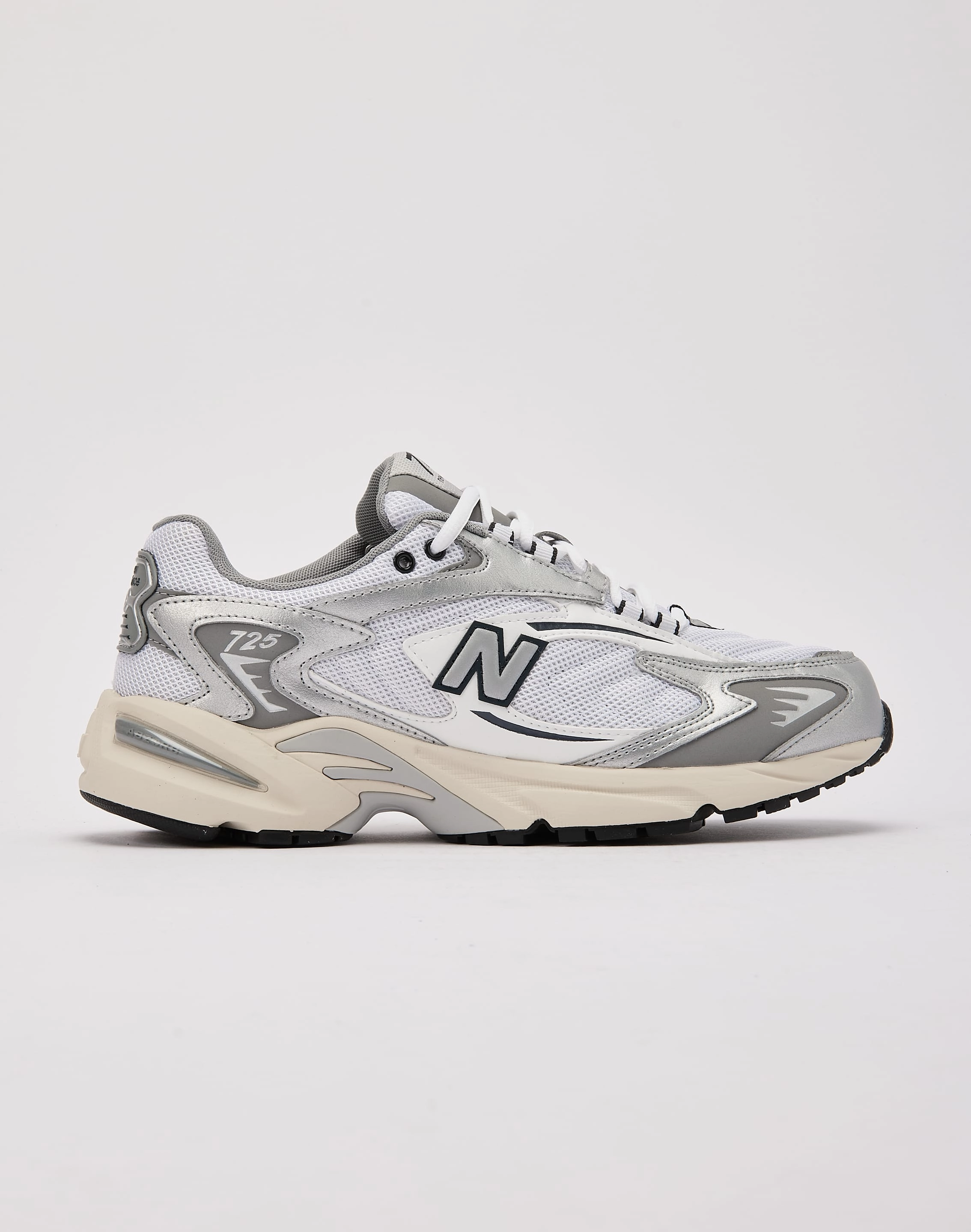 New Balance 725v1 hiking running shoes