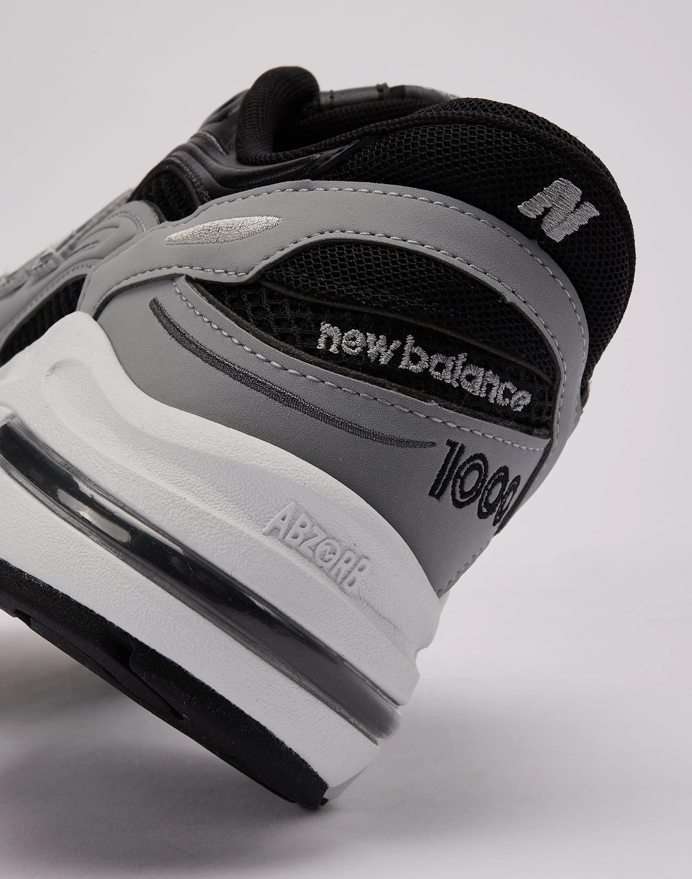 New Balance 1000 Natural Motion Technology Anatomical Shape Design