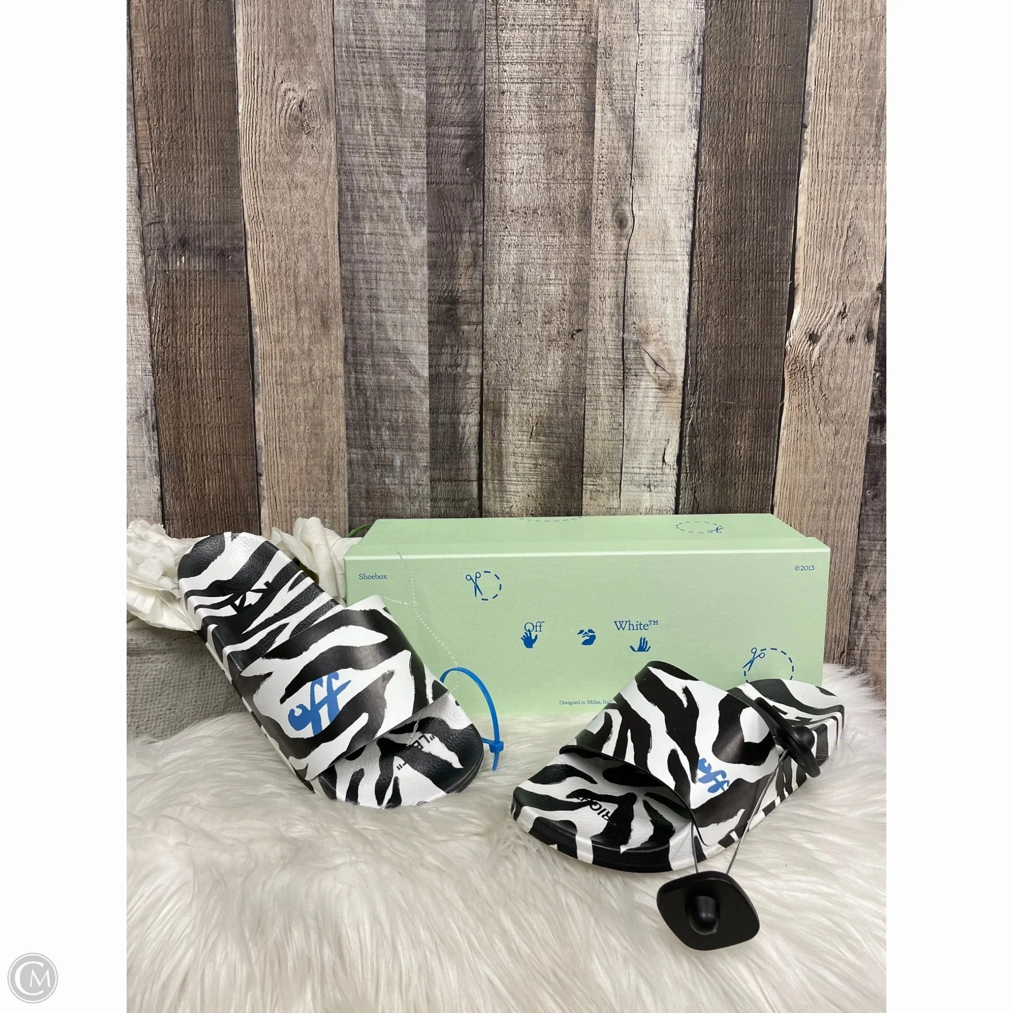 Foam Lining Trail Running Sandals Luxury Designer By Off-white In Black & White, Size: 8