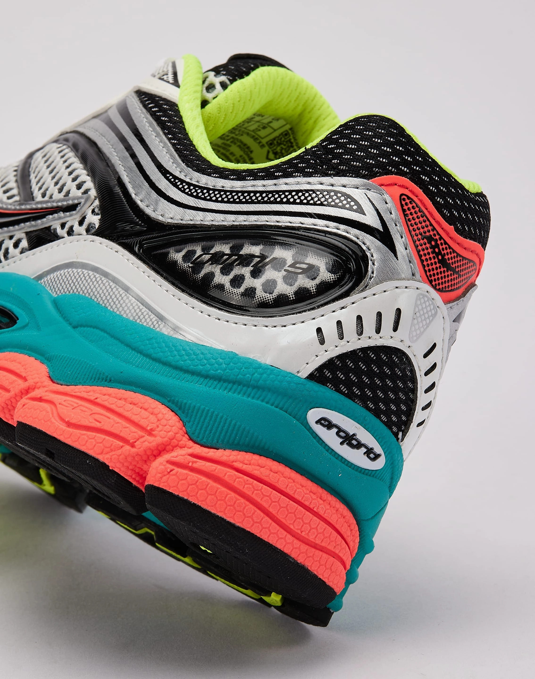 Saucony ProGrid Omni 9 Powergrid stiff material shoe matter