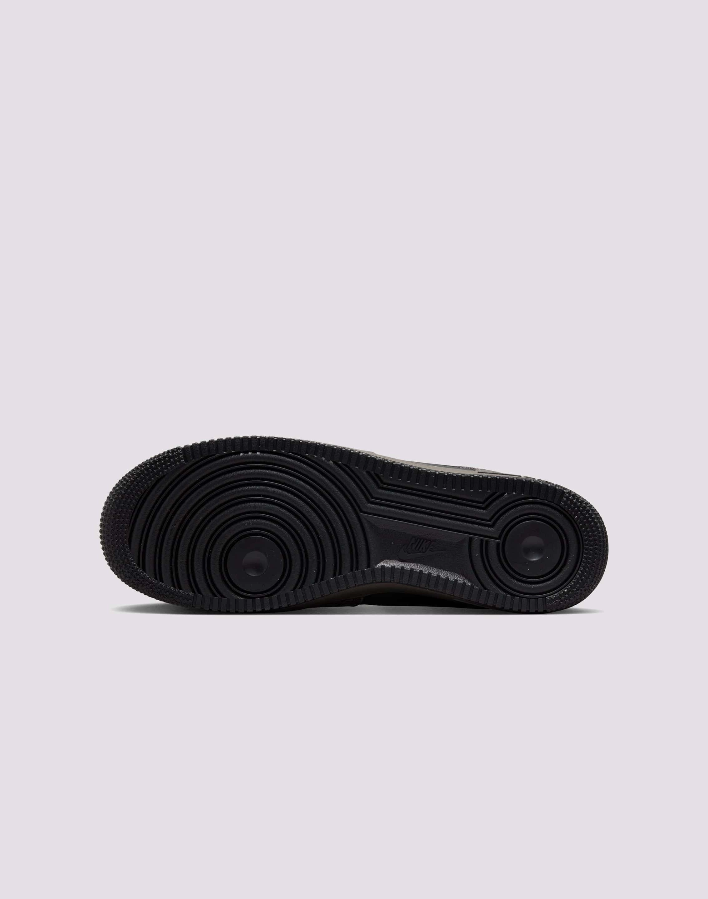 Ultra Light Trail Running Nike Air Force 1 '07 LV8