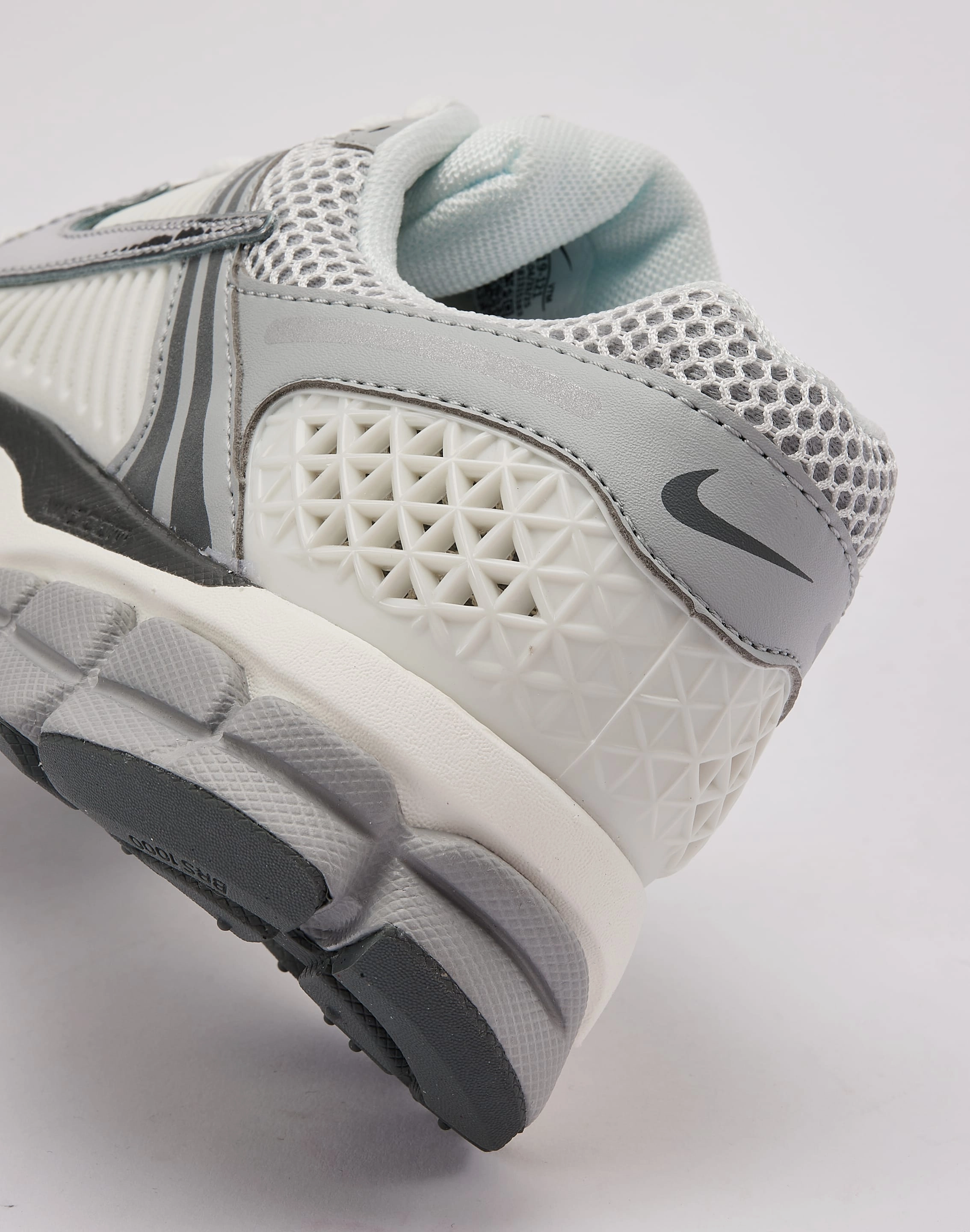 Nike Zoom Vomero 5 trail running shoe parts traction - enhanced running gear