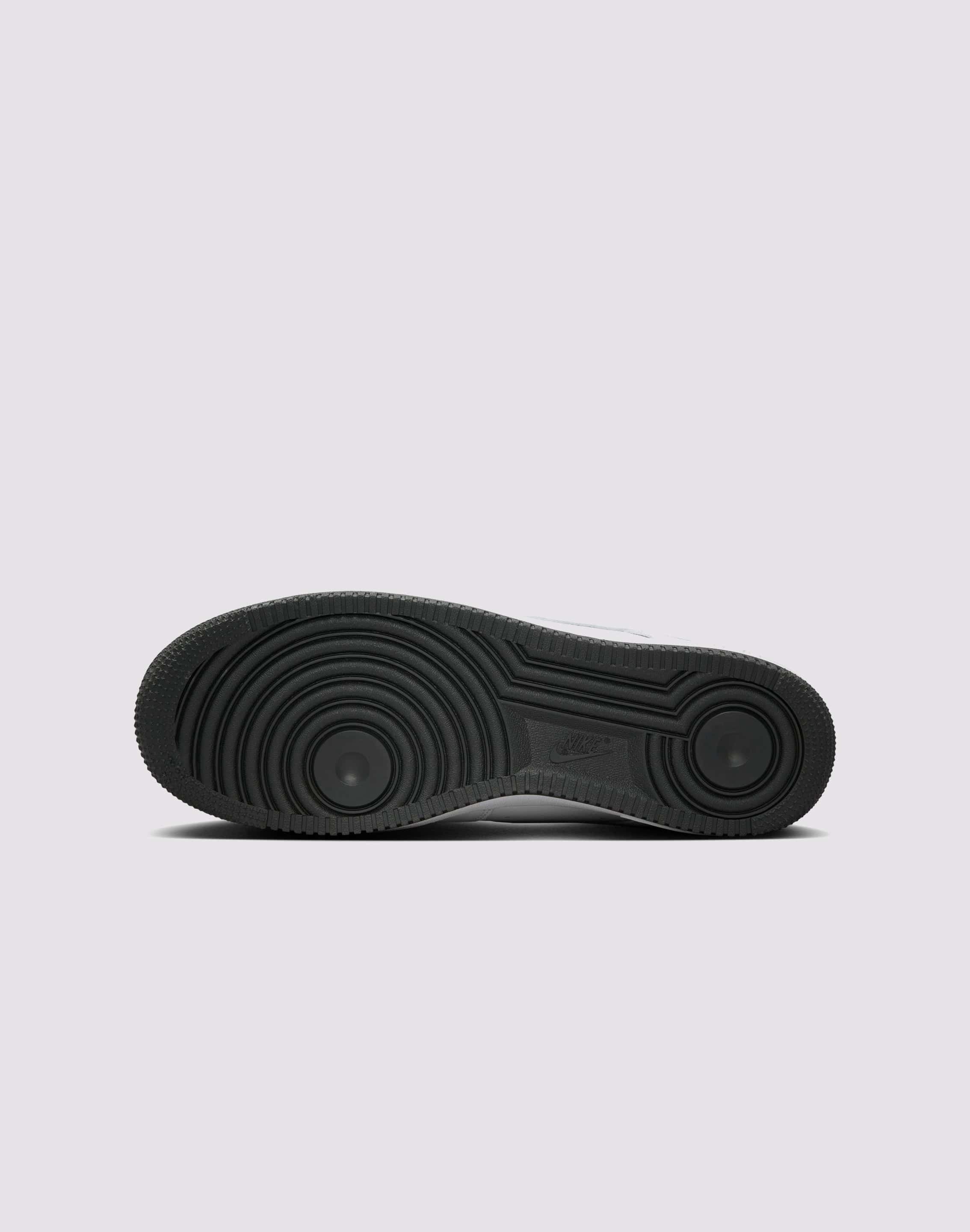 Low Arch Nike Air Force 1 '07 LV8