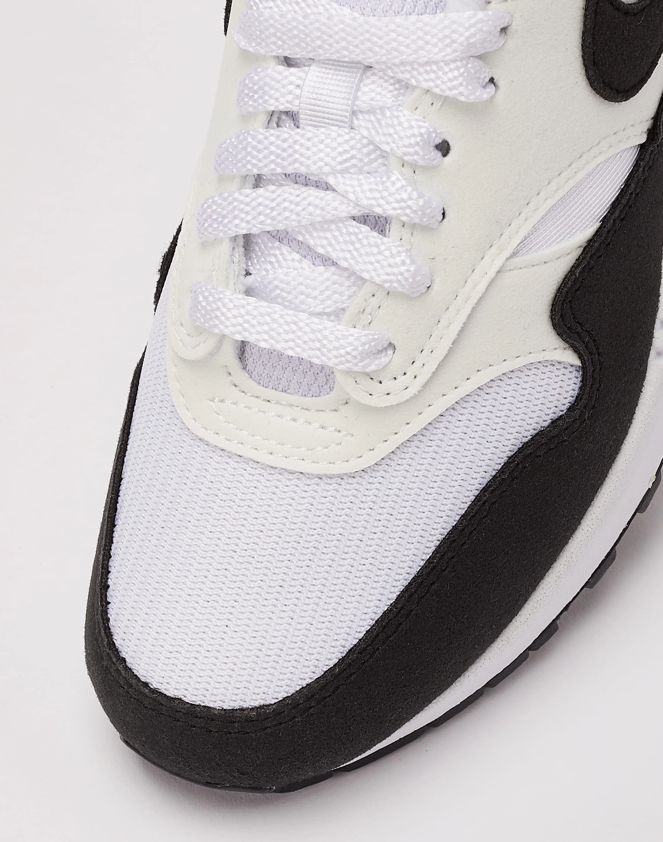 long - distance running shoes Nike Air Max 1