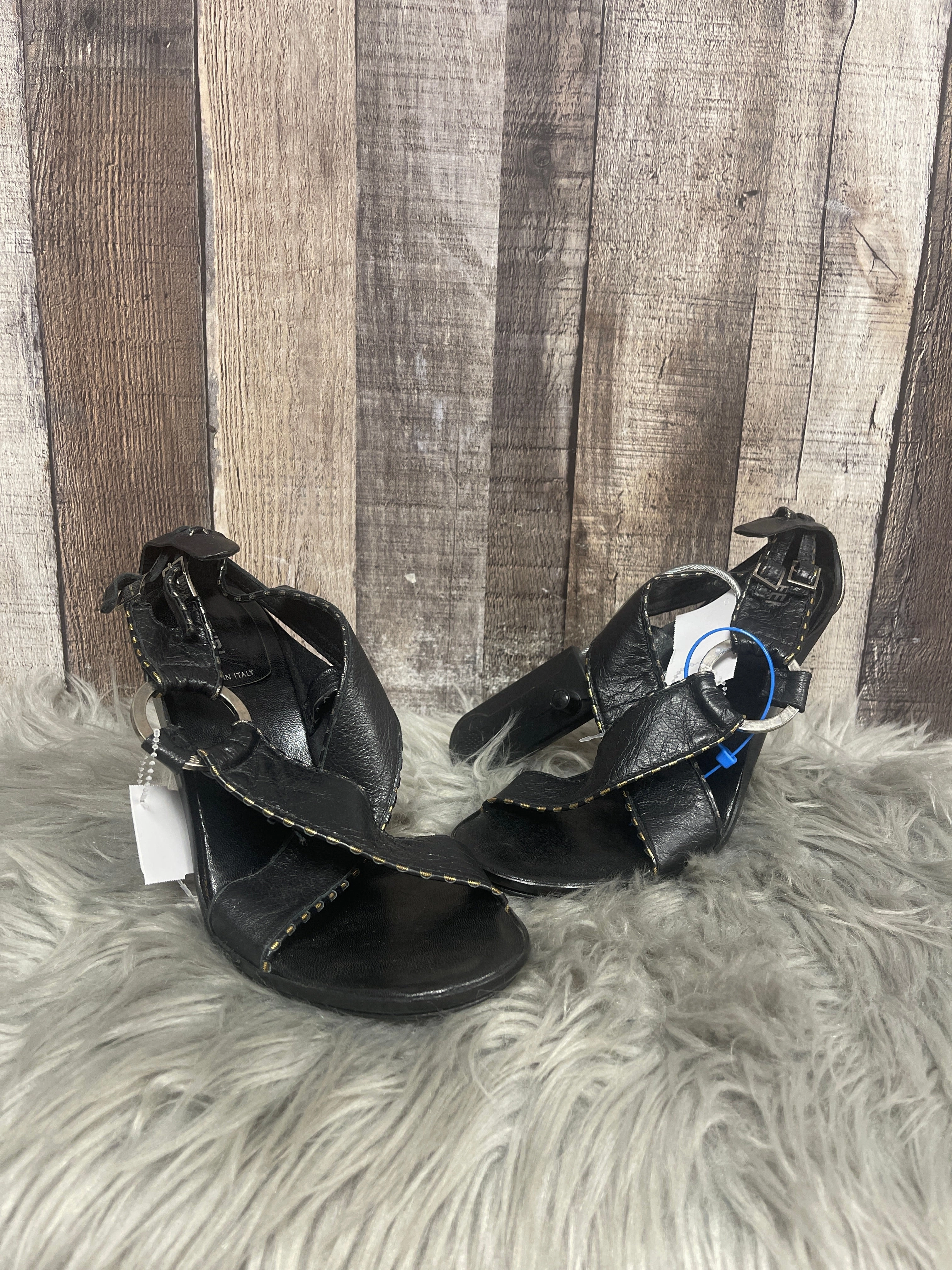 Breathable mesh upper Wind Chill Shoes Designer By Fendi In Black, Size: 8.5