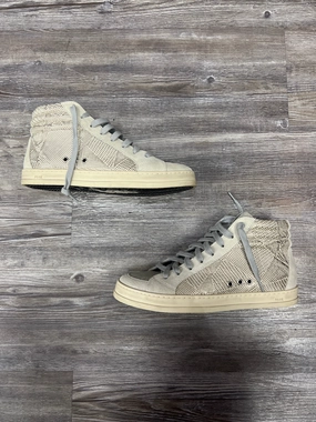 Non Weighted Movement Grip Hold Shoes Designer By P448 In Silver & White, Size: 5.5