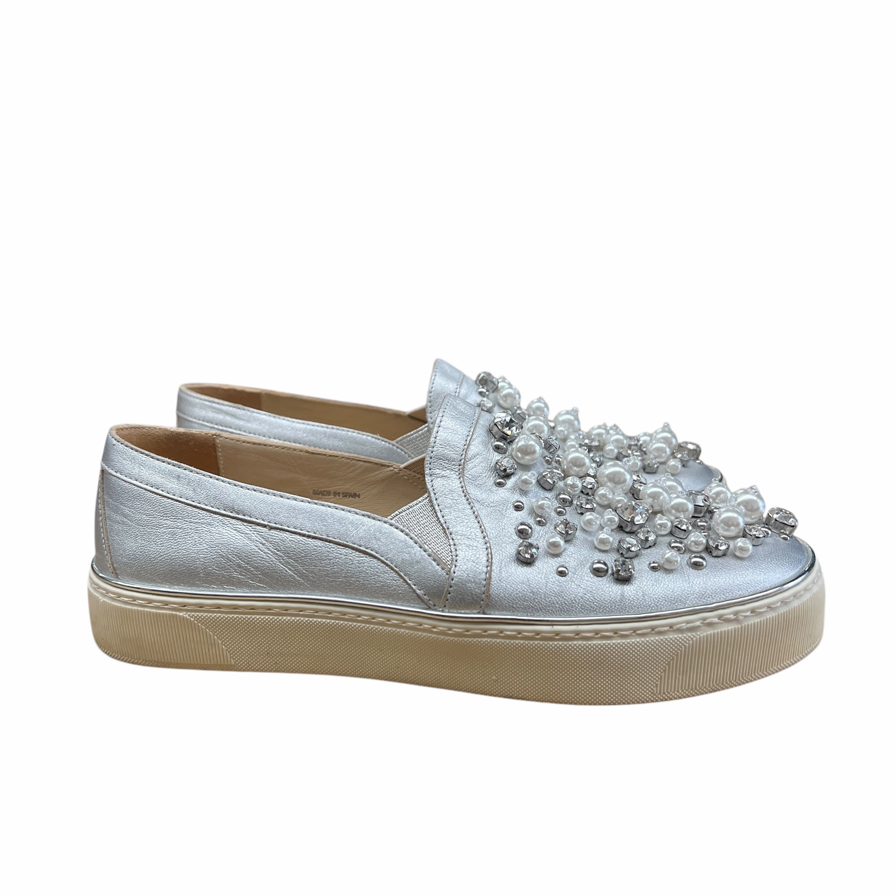 Shoes Designer By Stuart Weitzman In Silver, Size:5.5 Comfort