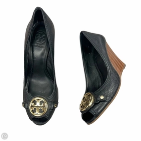 Pond Walk All Comfort Shoes Designer By Tory Burch In Black & Gold, Size: 7.5