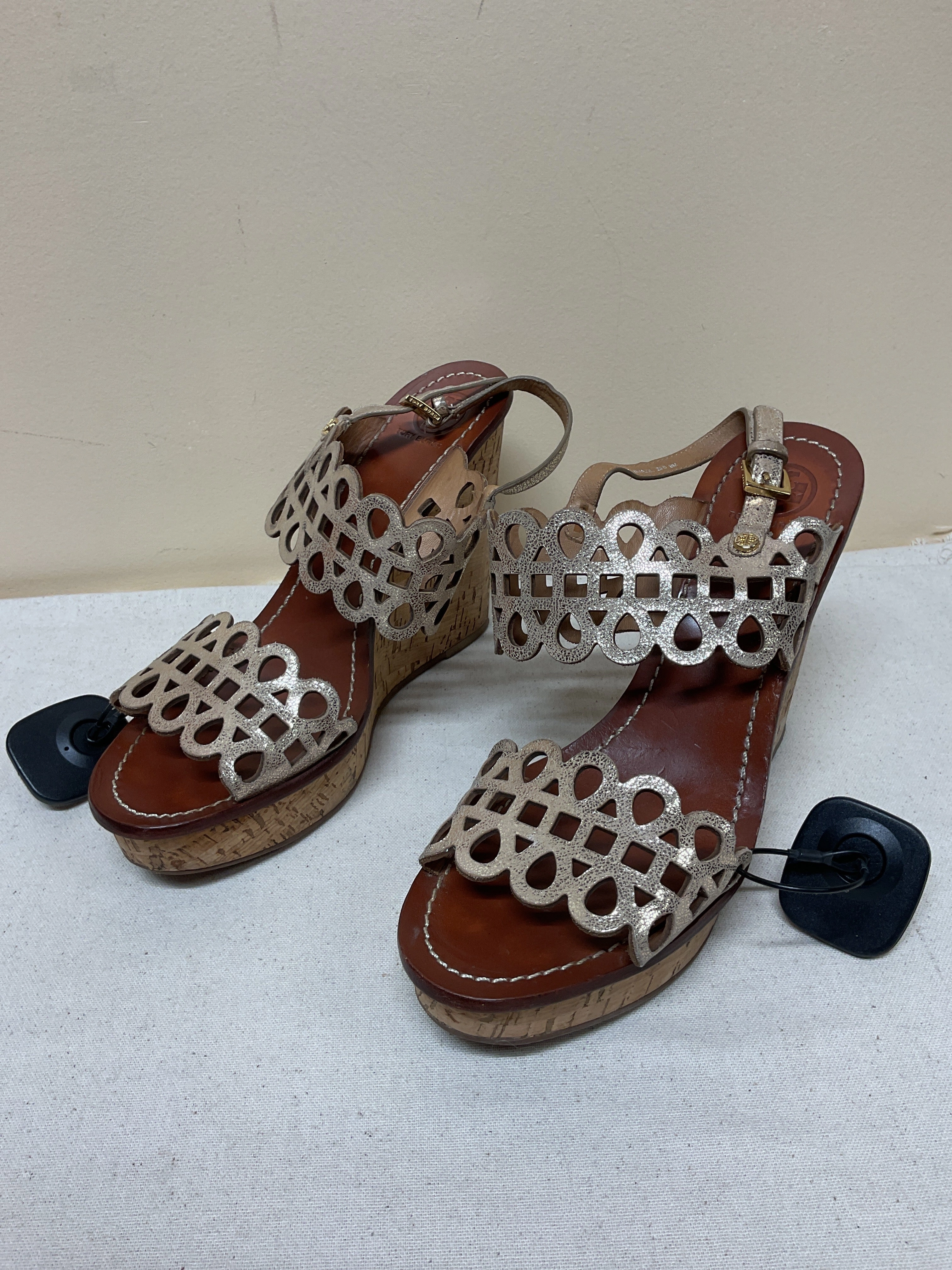 Shoes Designer By Tory Burch In Gold, Size:9 Block Walk