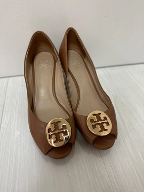 Ice Guard Ergonomic Wellness Seekers Shoes Designer By Tory Burch In Tan, Size: 8