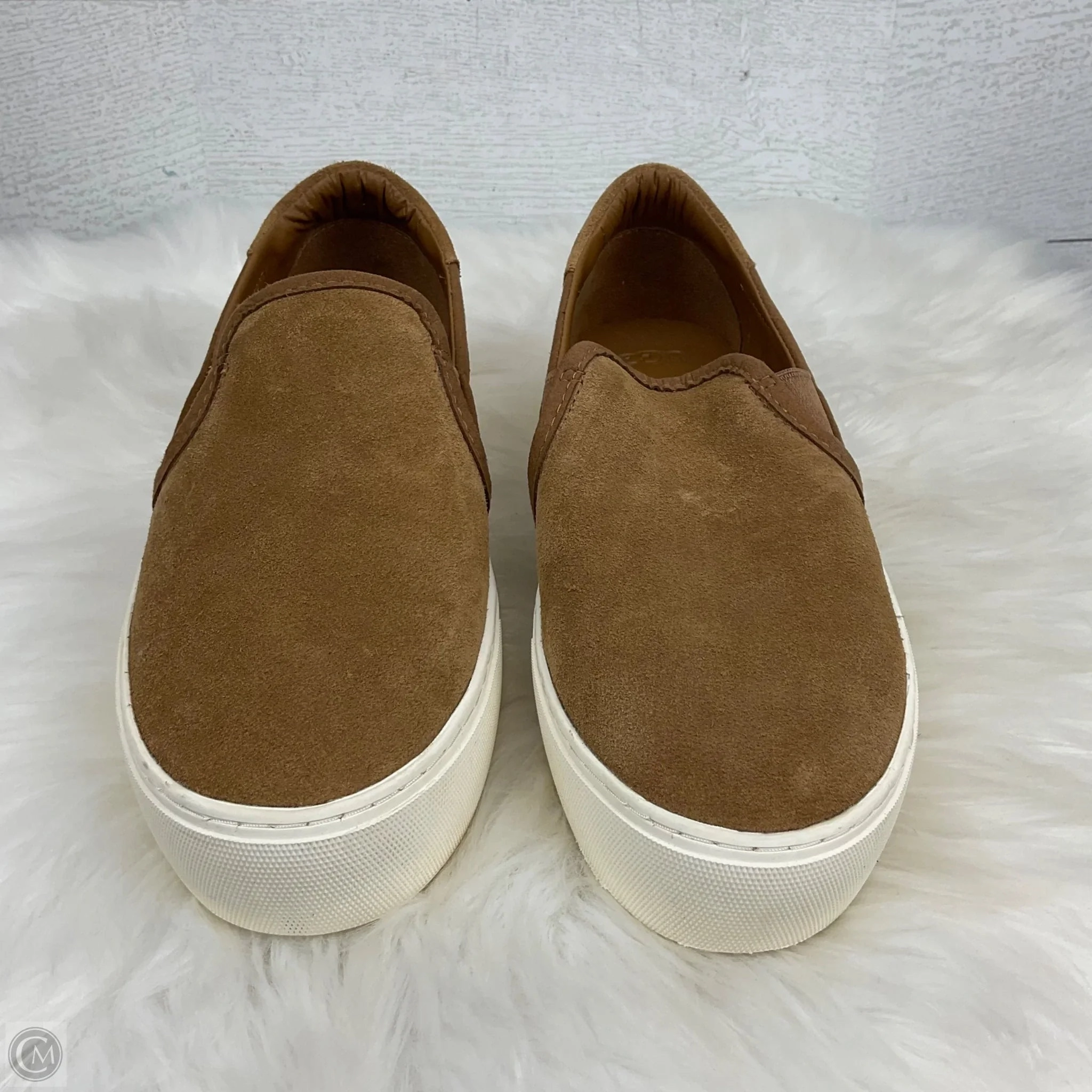 Shoes Designer By Ugg In Beige, Size: 9.5 Flexible Arch Support