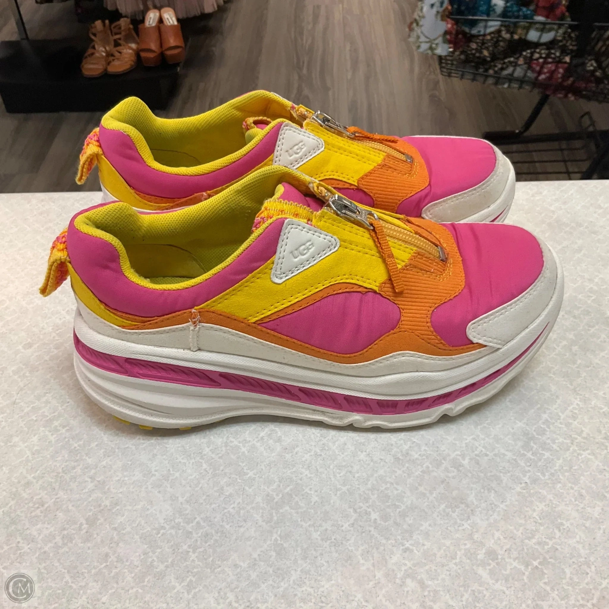 Shoes Designer By Ugg In Multi-colored, Size: 7.5 All Day Travel Light