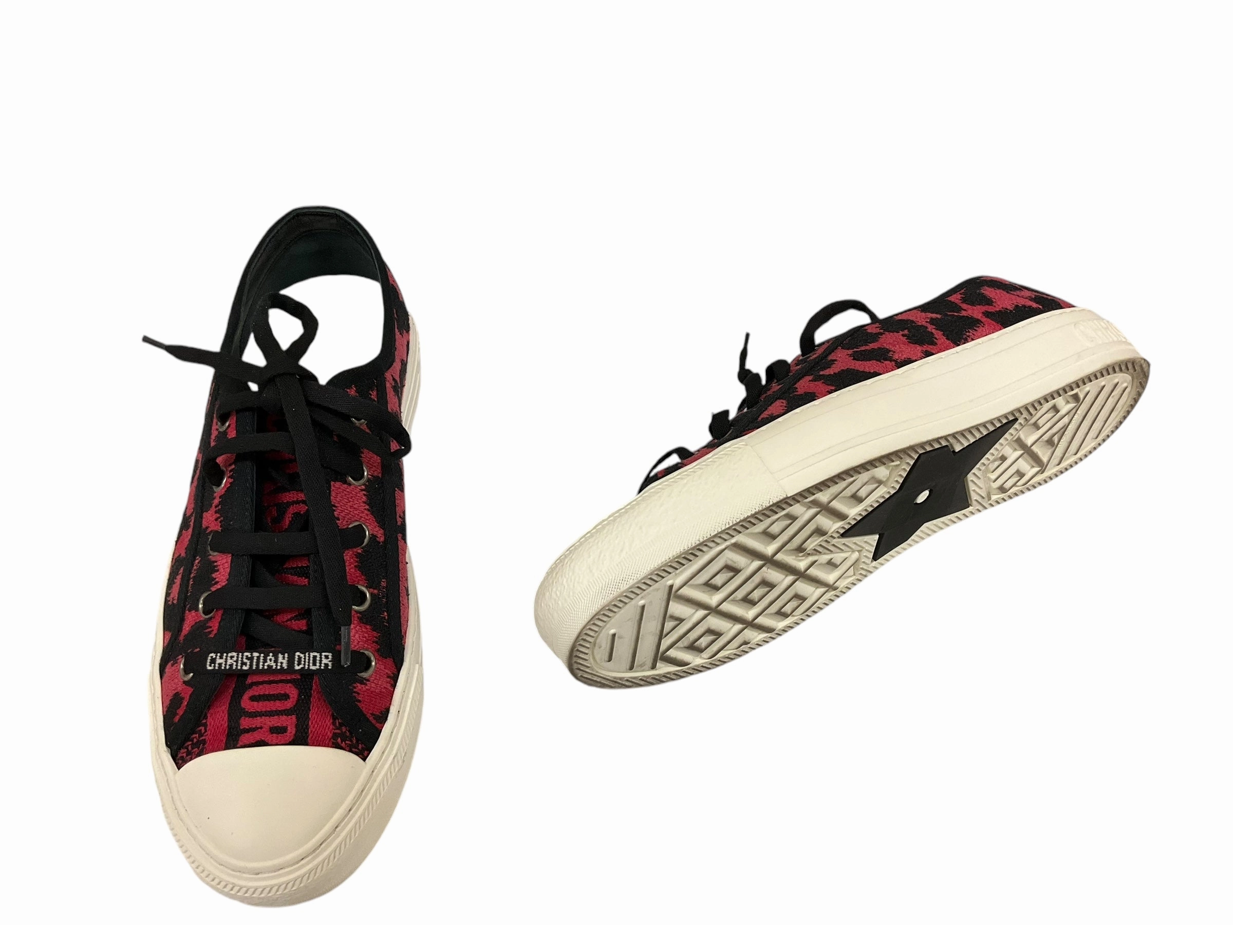 Energy Returning Foam Calm Mood Shoes Luxury Designer By Christian Dior In Pink, Size: 9