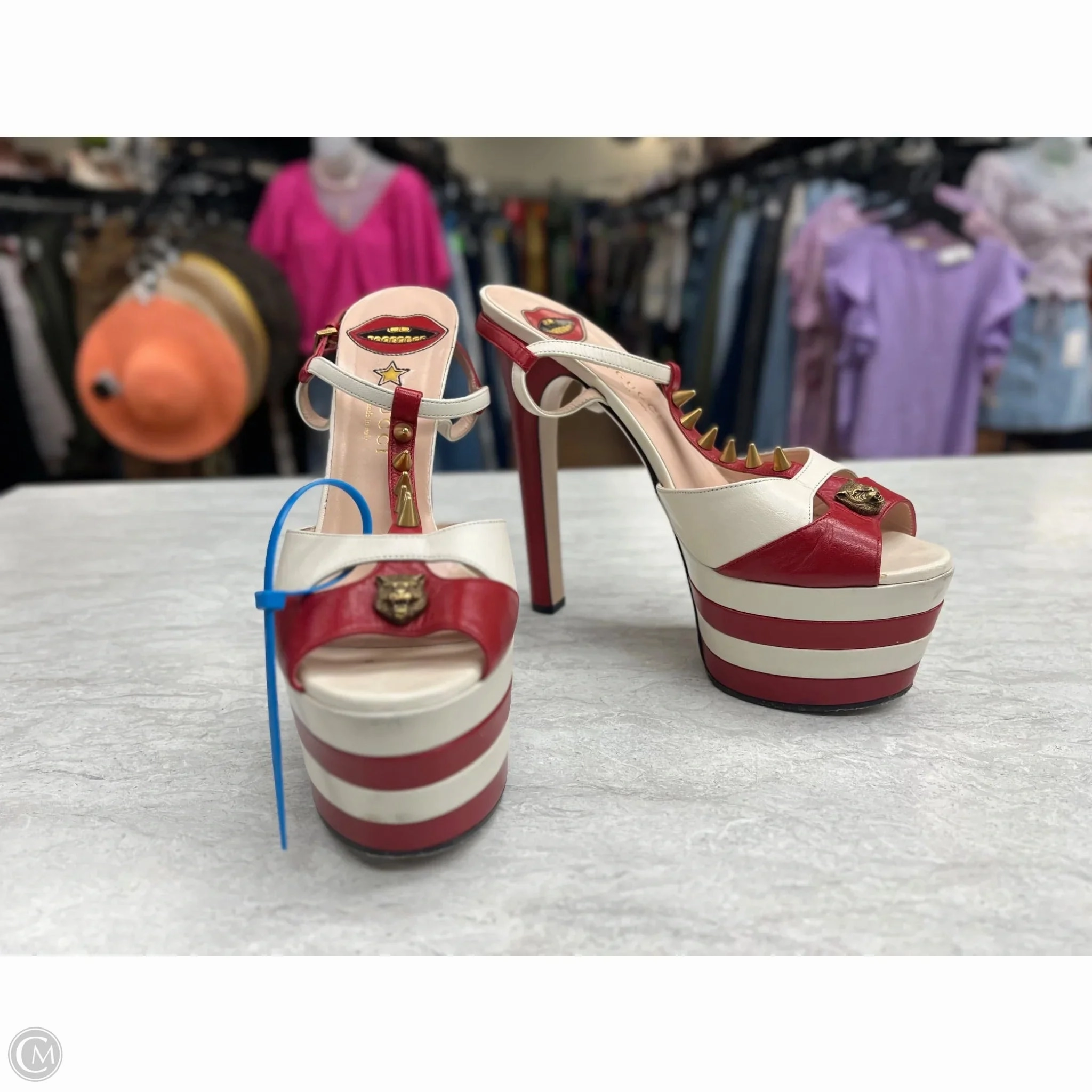 Shoes Luxury Designer By Gucci In Cream & Red, Size: 10 Dream Walk