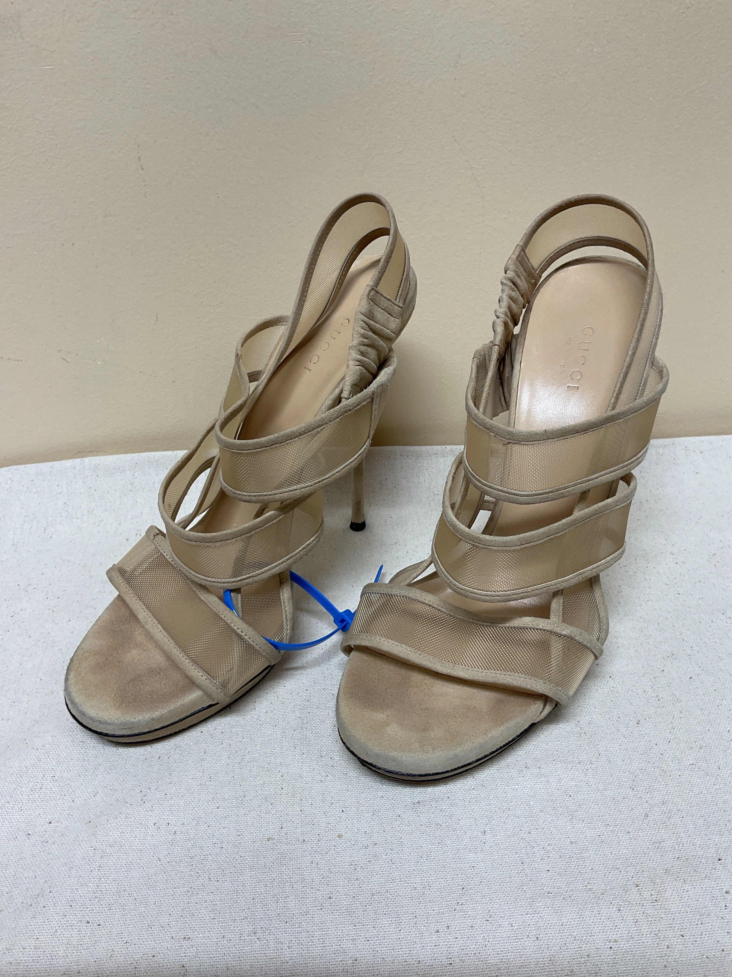 Shoes Luxury Designer By Gucci In Cream, Size:8.5 Comfort