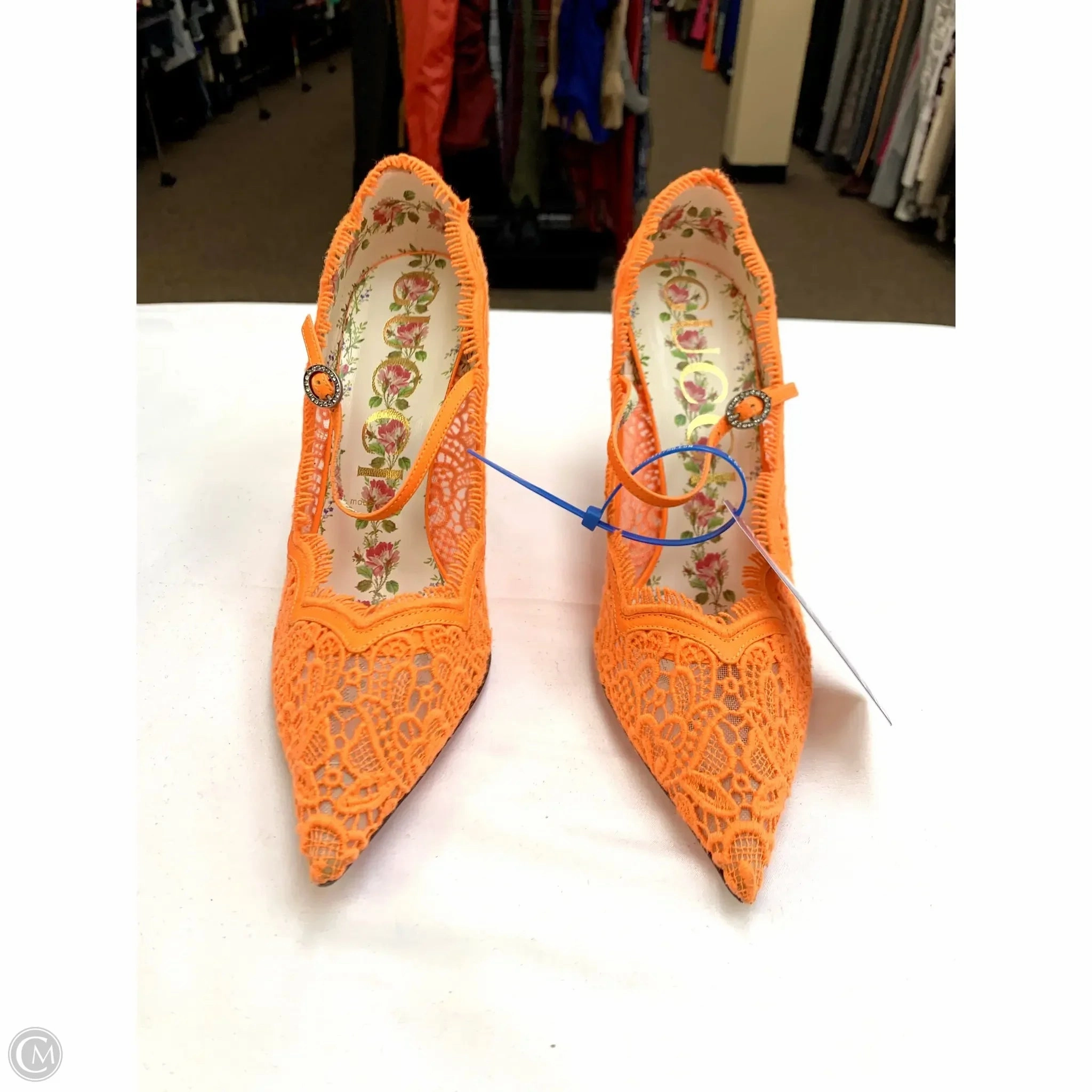 Shoes Luxury Designer By Gucci In Orange, Size: 11 Arch Support Technology