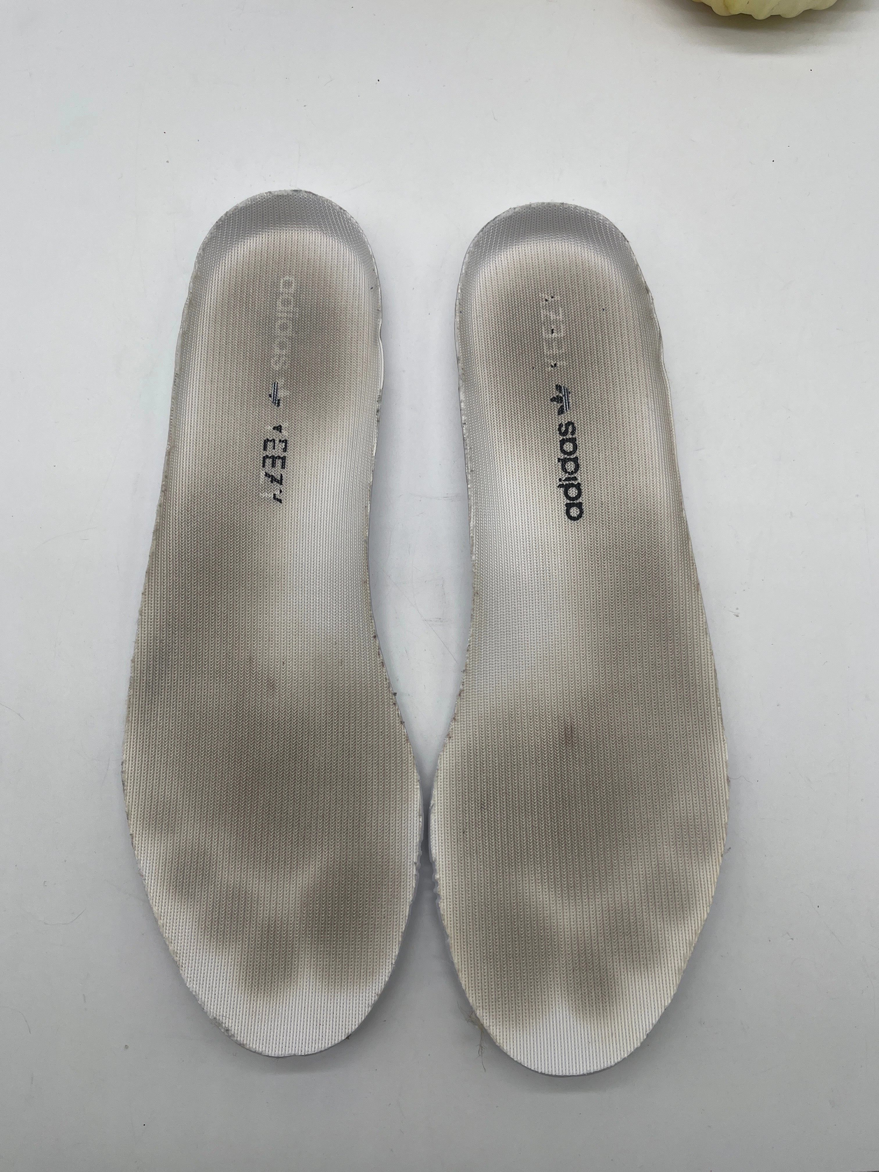 material Shoes Luxury Designer By Yeezy In White, Size: 9