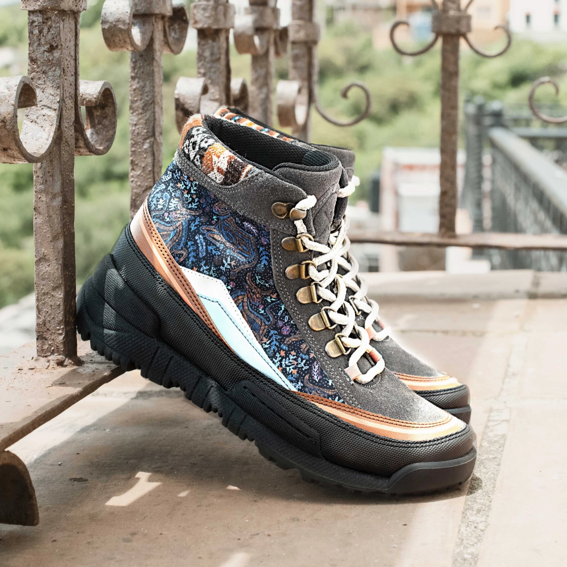 All-Weather Wear Lightweight Tauro Trekk Boot