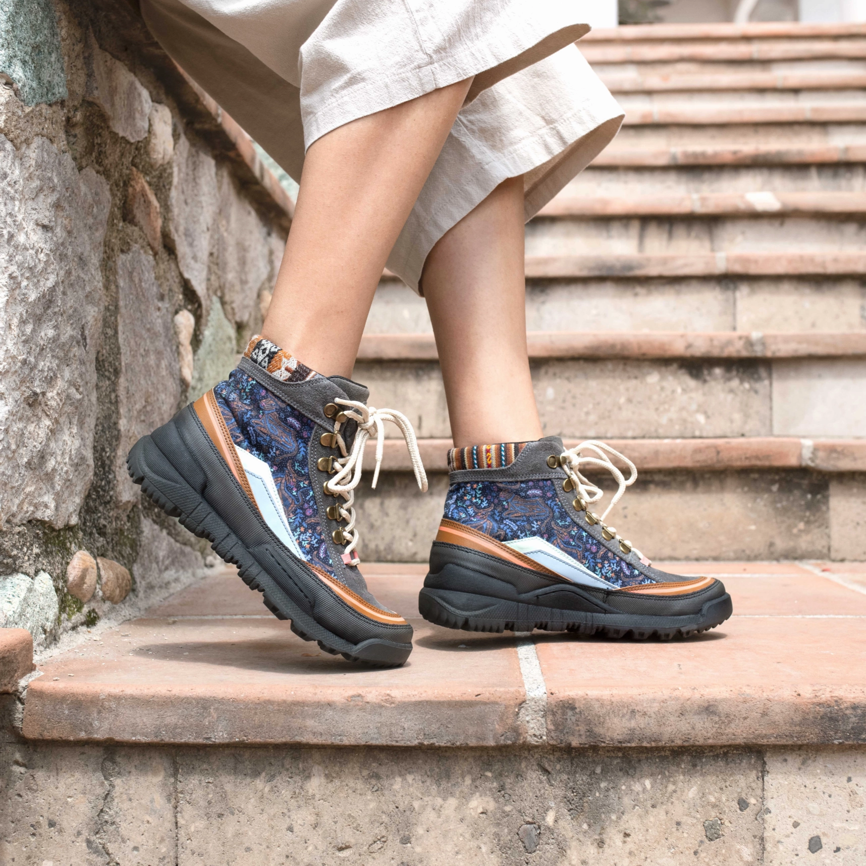 Rugged Terrain Minimal Design Tauro Trekk Boot