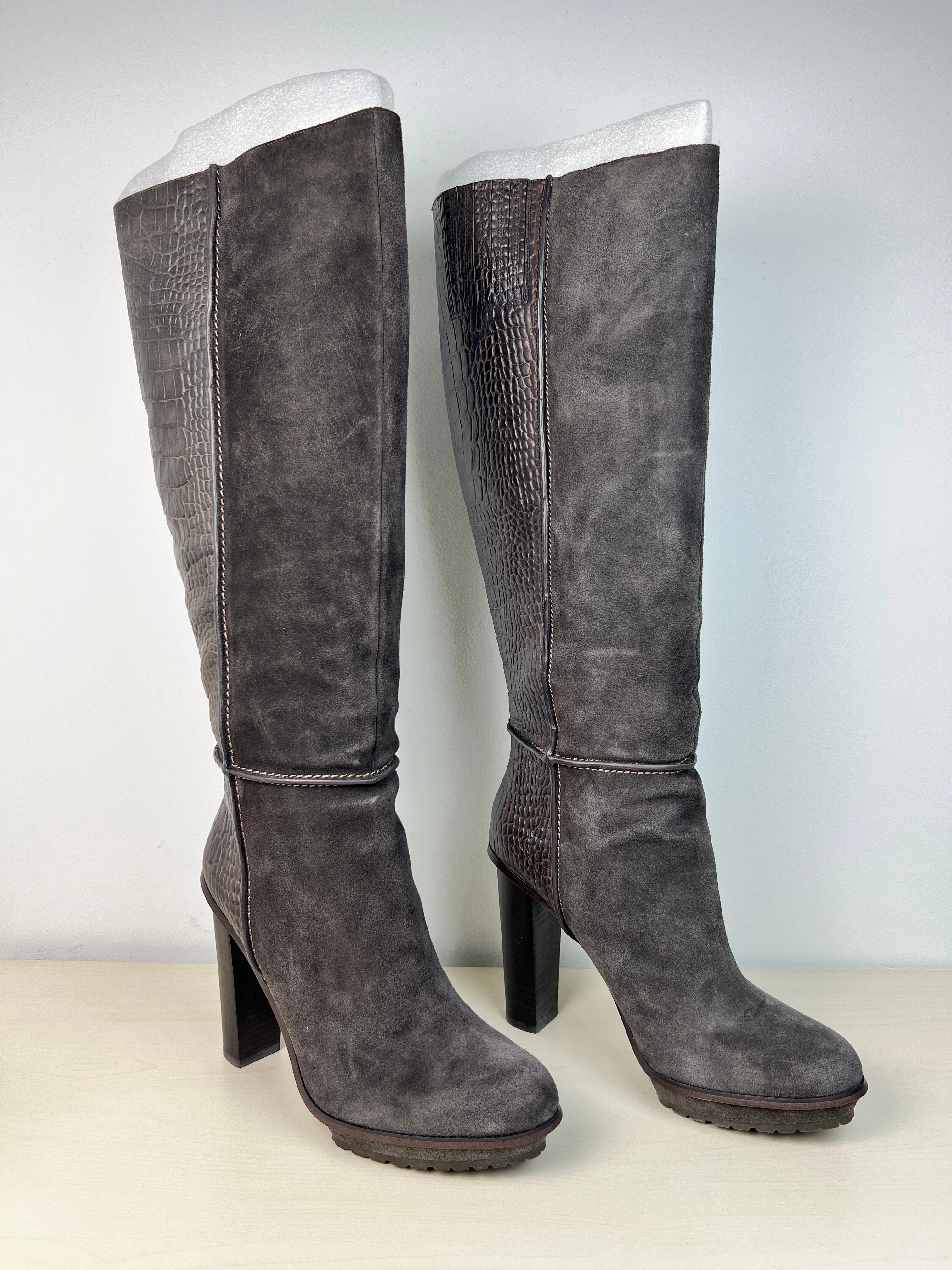 Soft Step Boots Knee Heels By Bcbgmaxazria In Grey, Size: 10