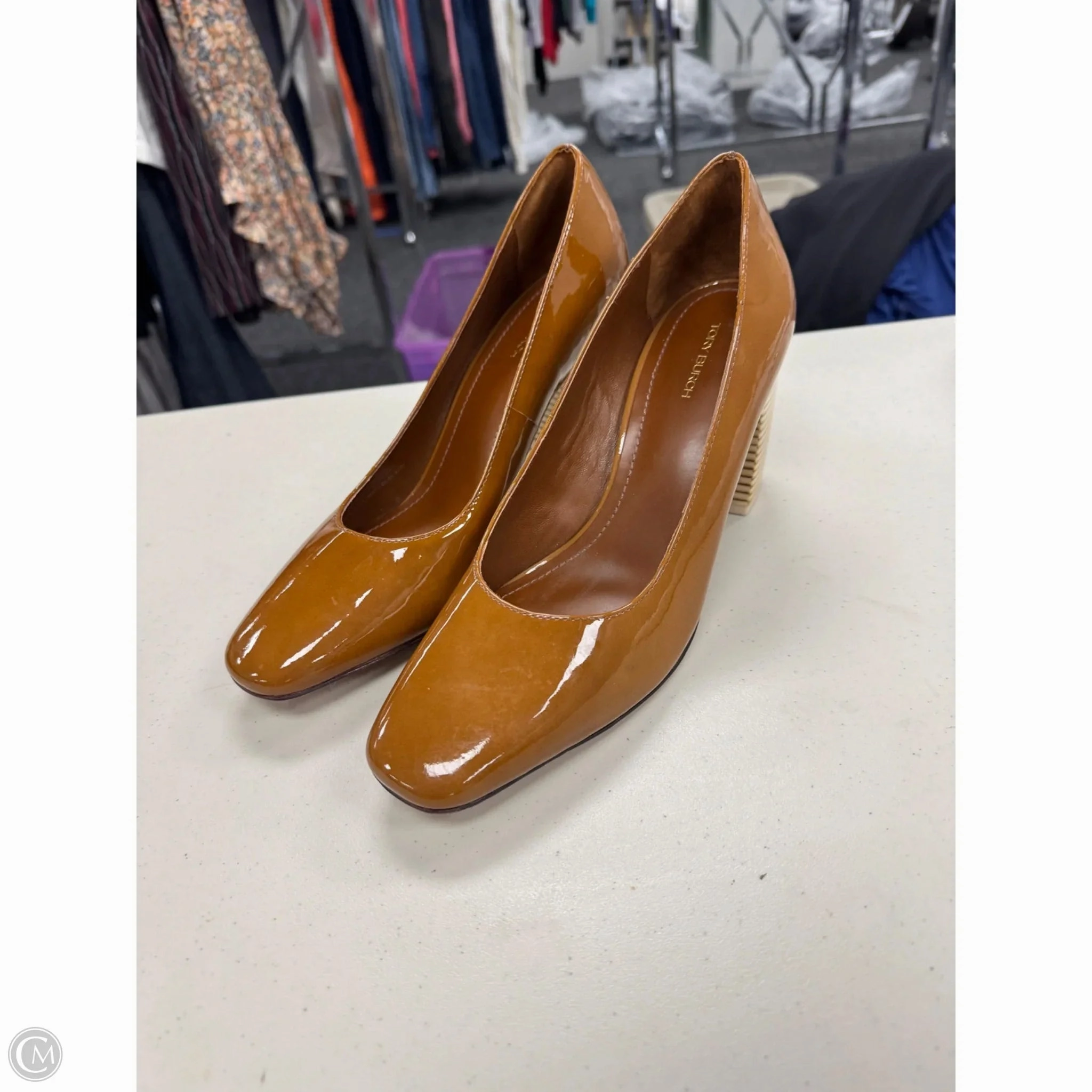 Soft Collar Lining Shoes Designer By Tory Burch In Brown & Tan, Size: 8.5