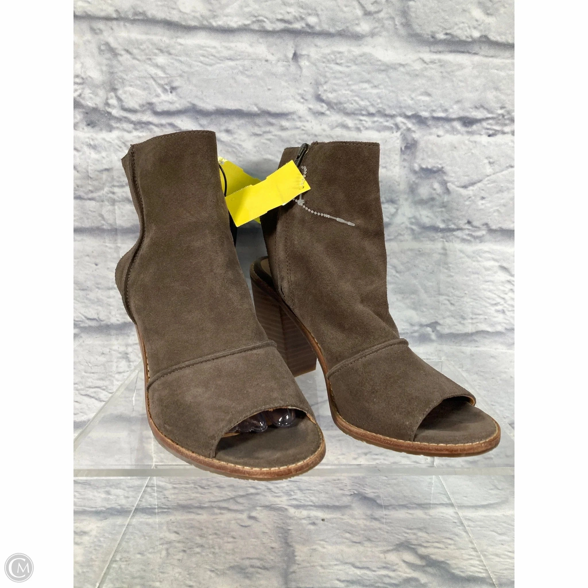 Power Base Moon Tone Boots Designer By Ugg In Taupe, Size: 9