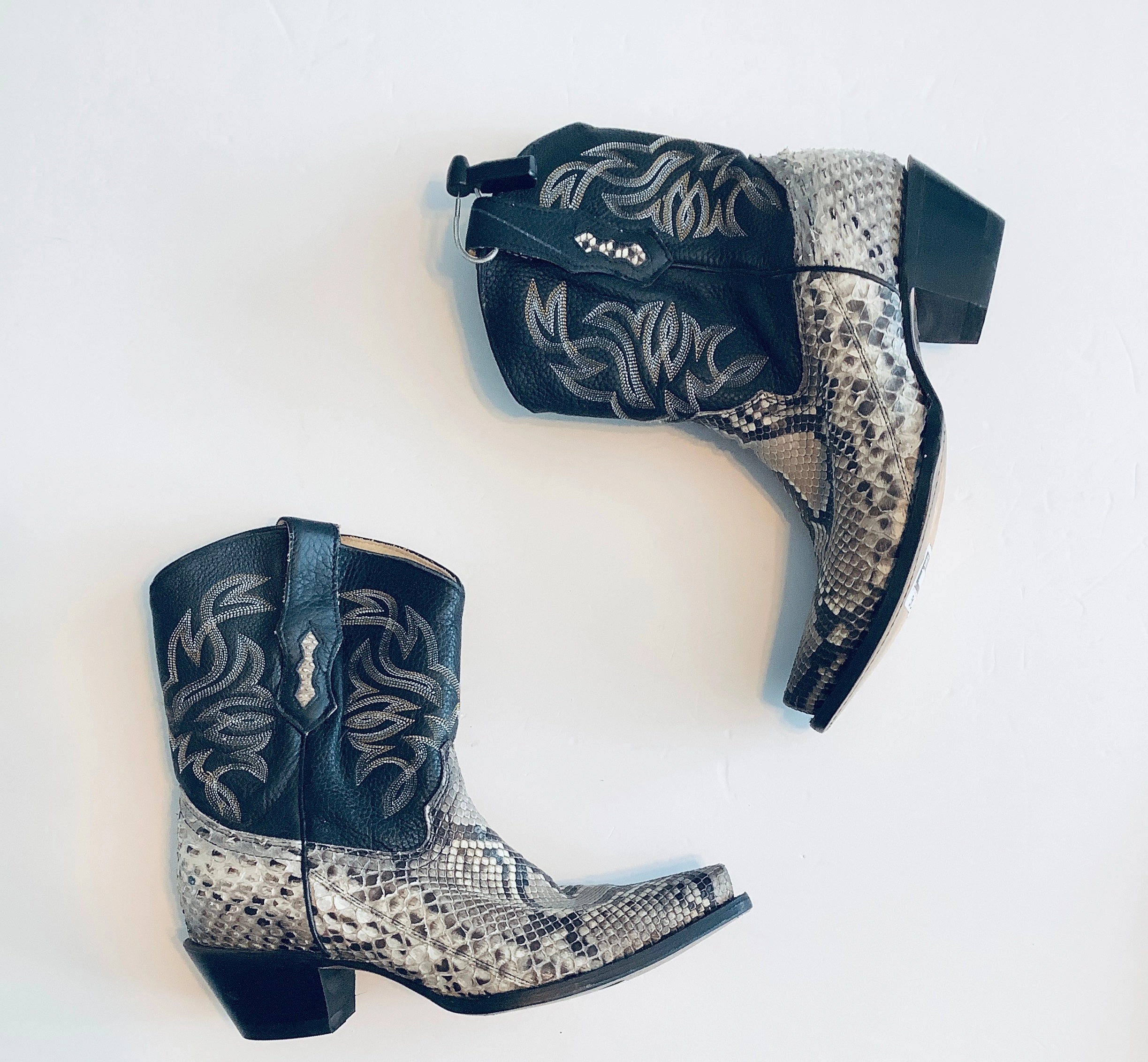 Chelsea Design Boots Western By Cmb In Black & White, Size: 9