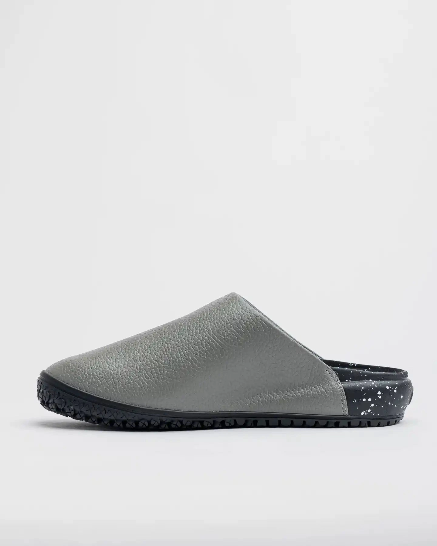 Flexible Outsole Construction Tech Glow The Clog - Charcoal