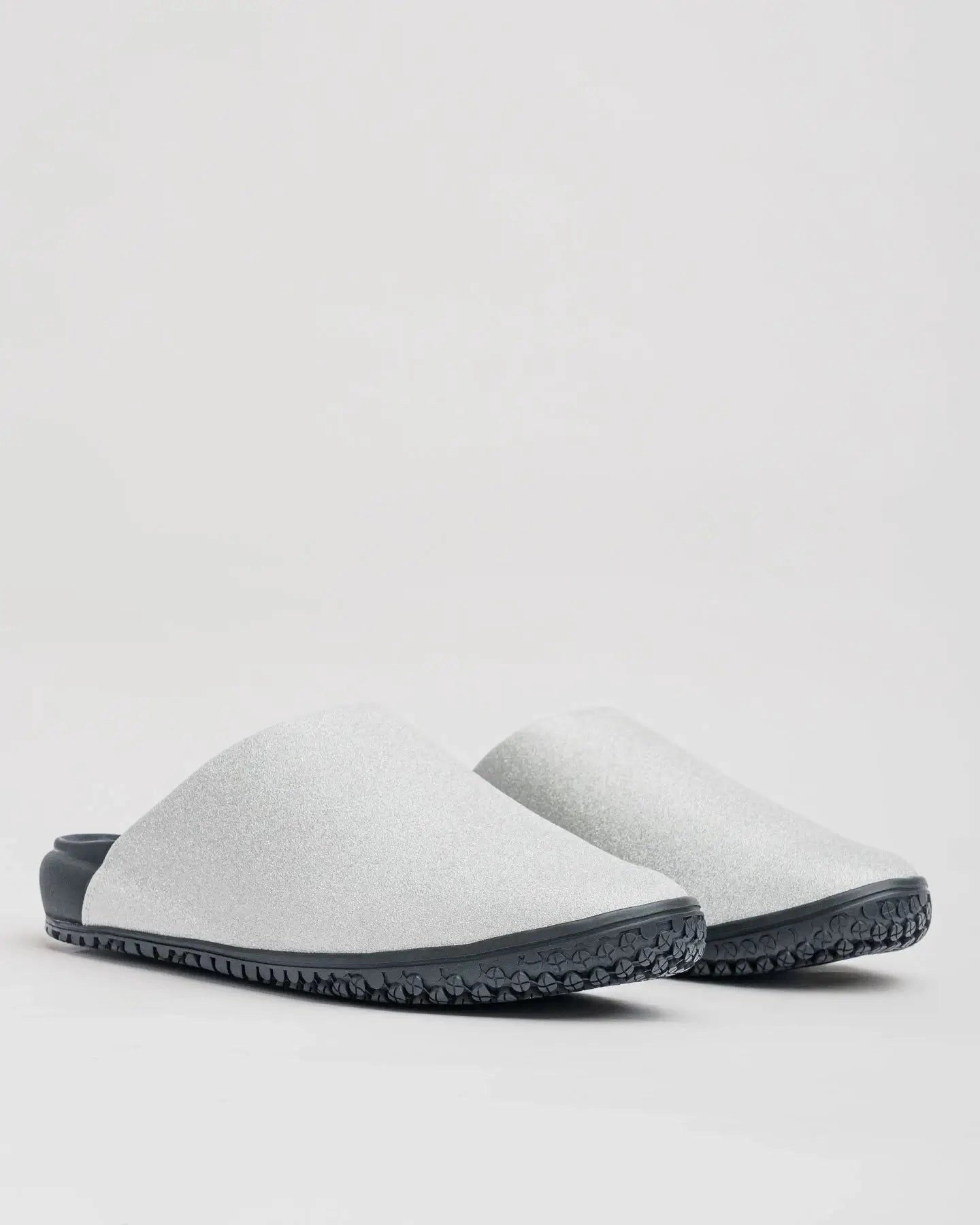 The Clog - Raining Diamonds (Silver) Memory Foam Airport Travel Short Trip