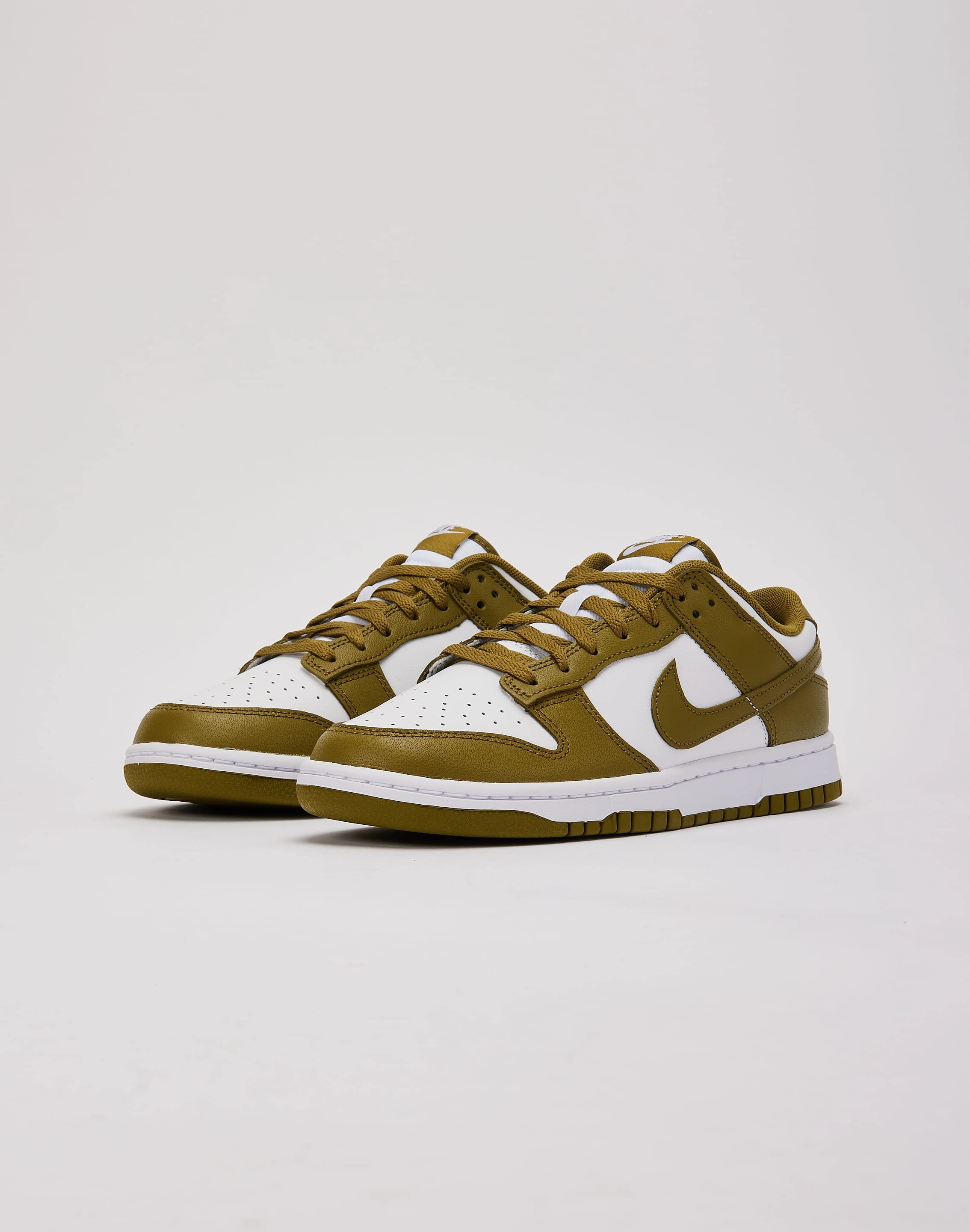 Ergonomic City Adventure Vintage Mood Nike Dunk Low Retro