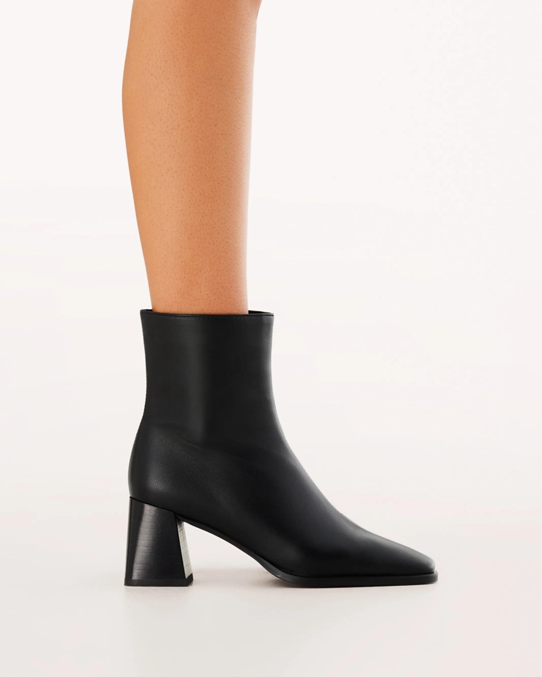 Seamless Comfort All Day Wear ALANIA - BLACK