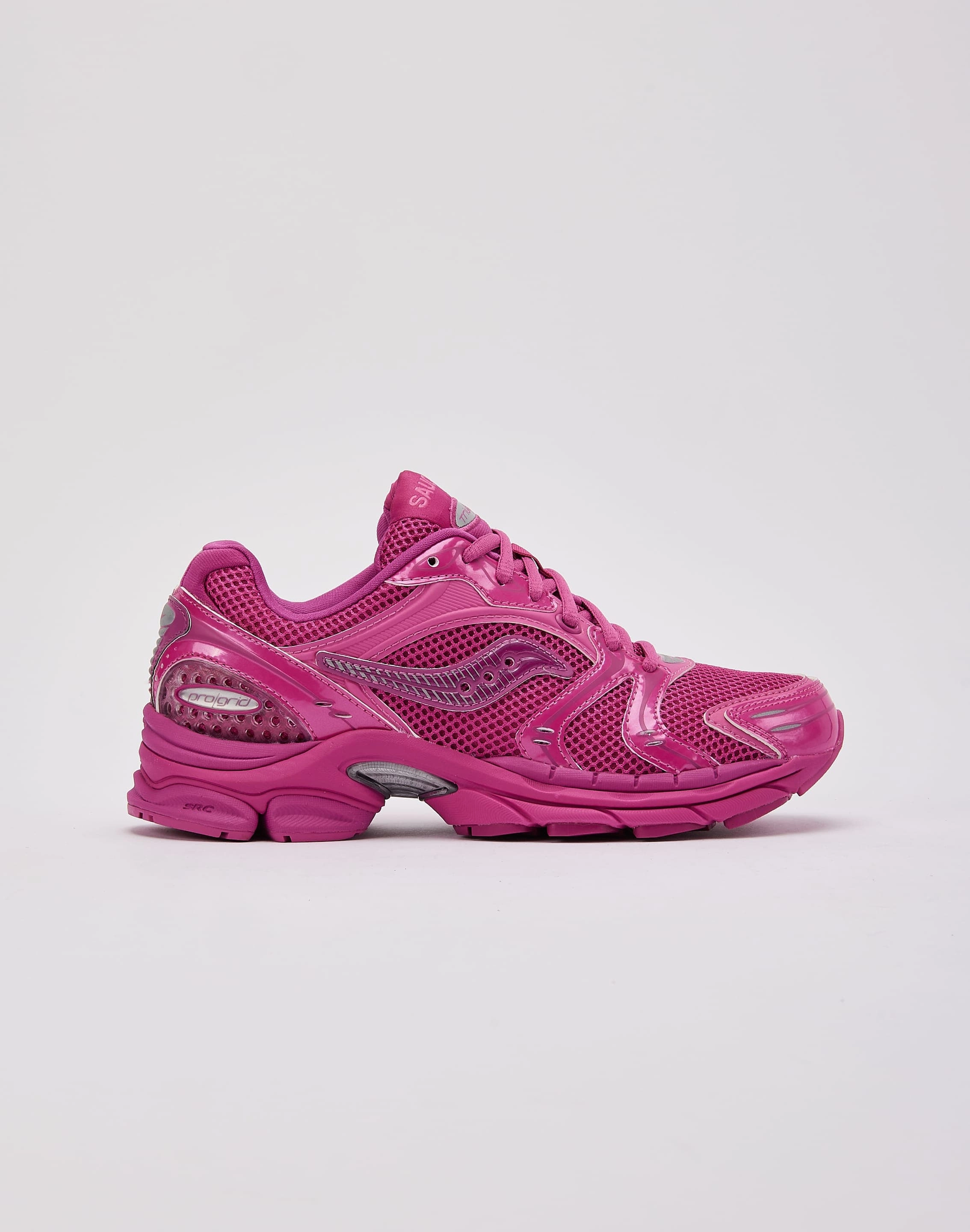 running in a dam area shoes Saucony ProGrid Triumph 4