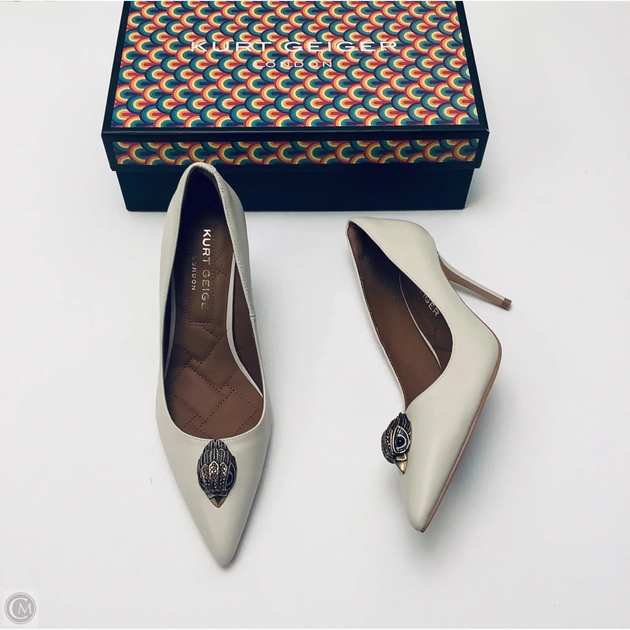 Green Core Antique Glow Shoes Designer By Kurt Geiger In White, Size: 8