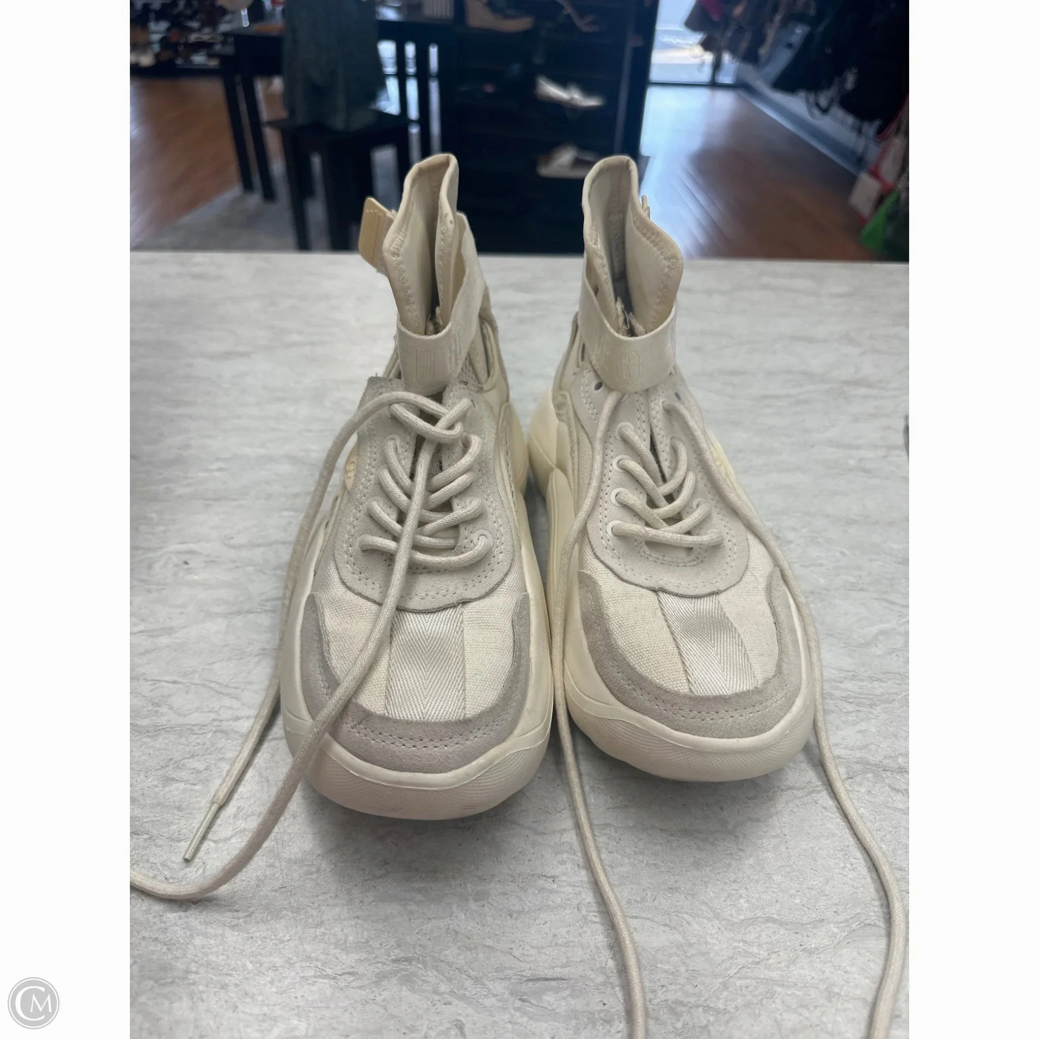 Shoes Designer By Ugg In Cream, Size: 7 Jungle Path Agile Fit