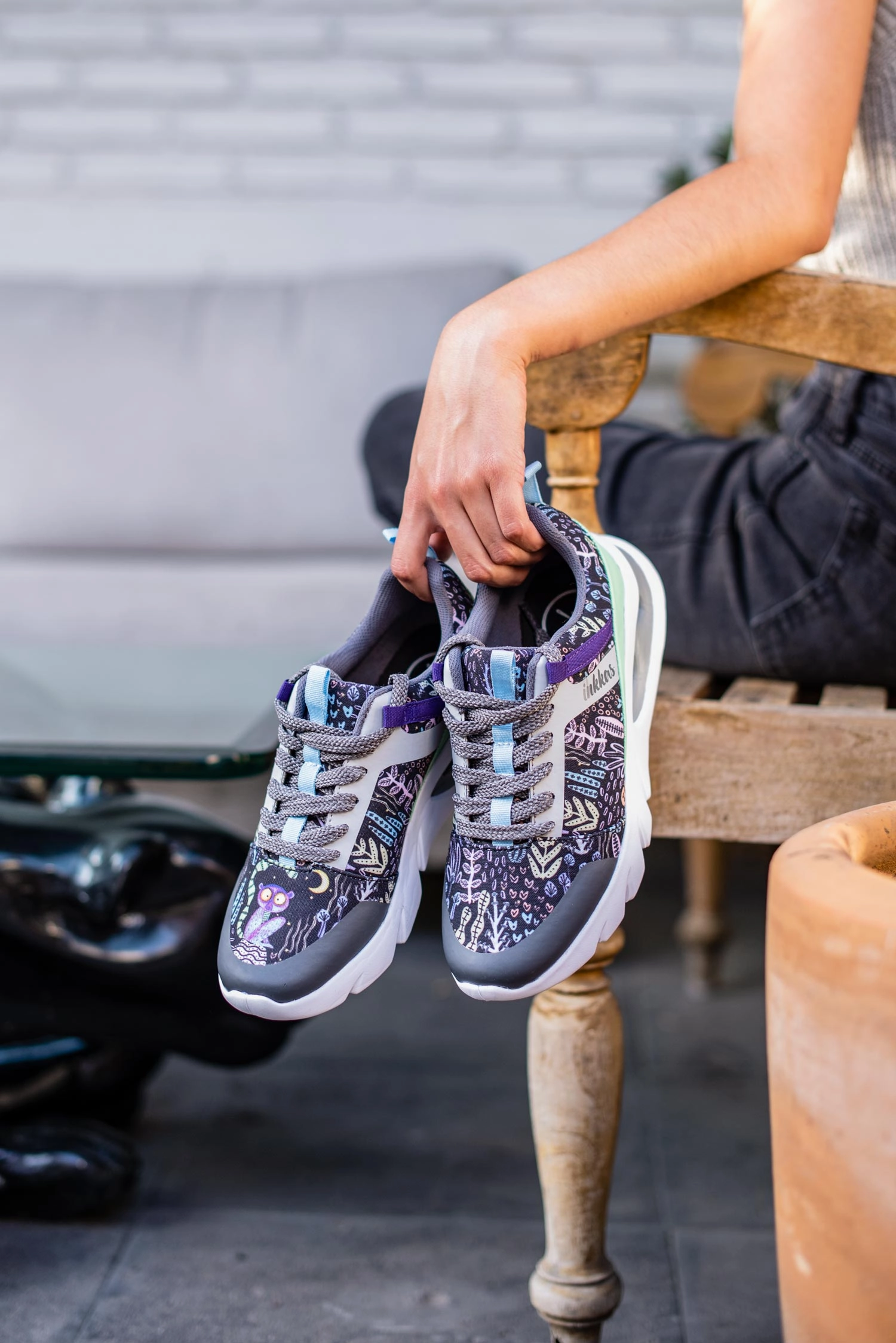 Shock Absorbing Heel Slim flair Loomi Trainer