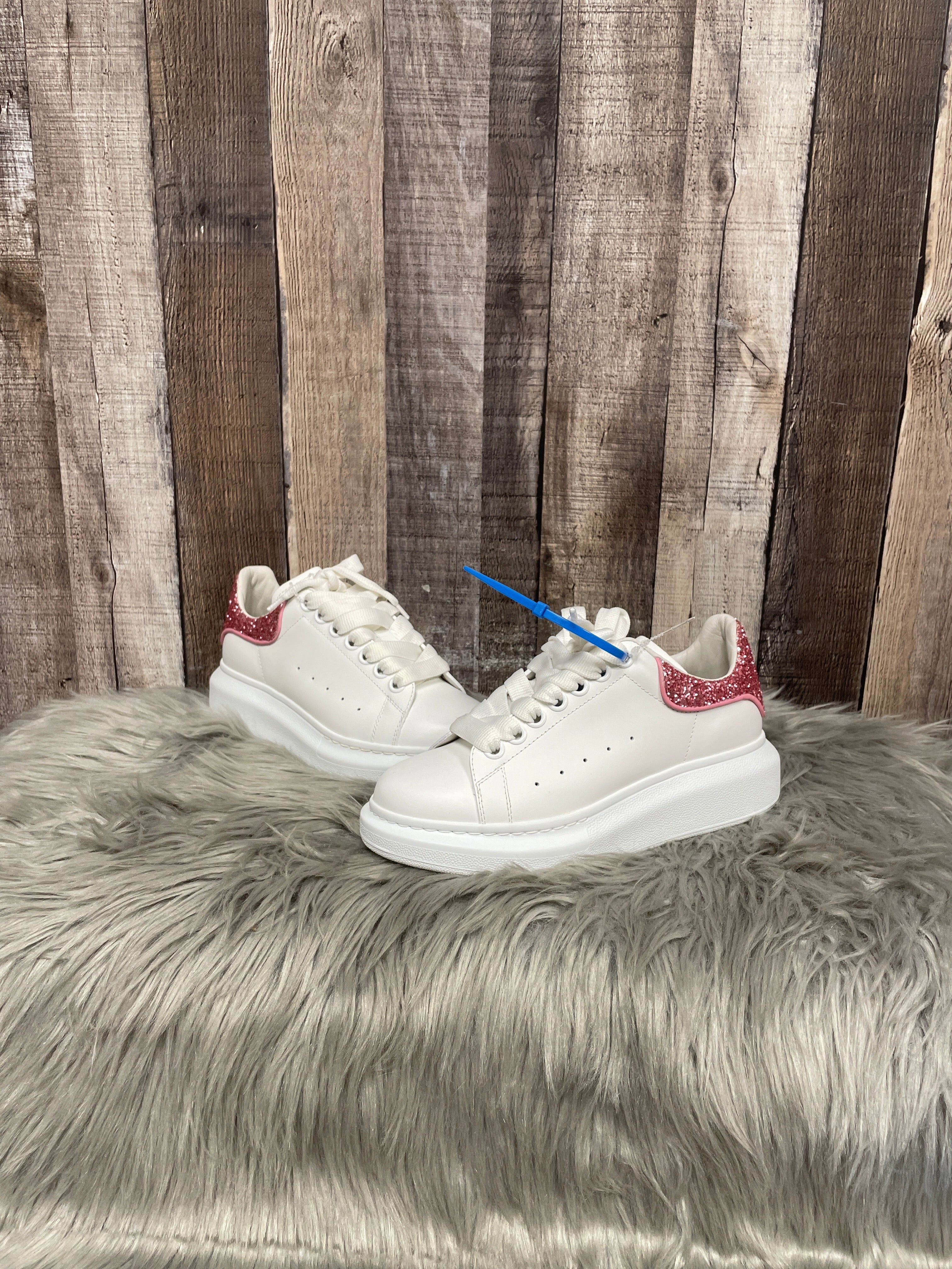 Park Day Shoes Luxury Designer By Alexander Mcqueen In White, Size: 5.5