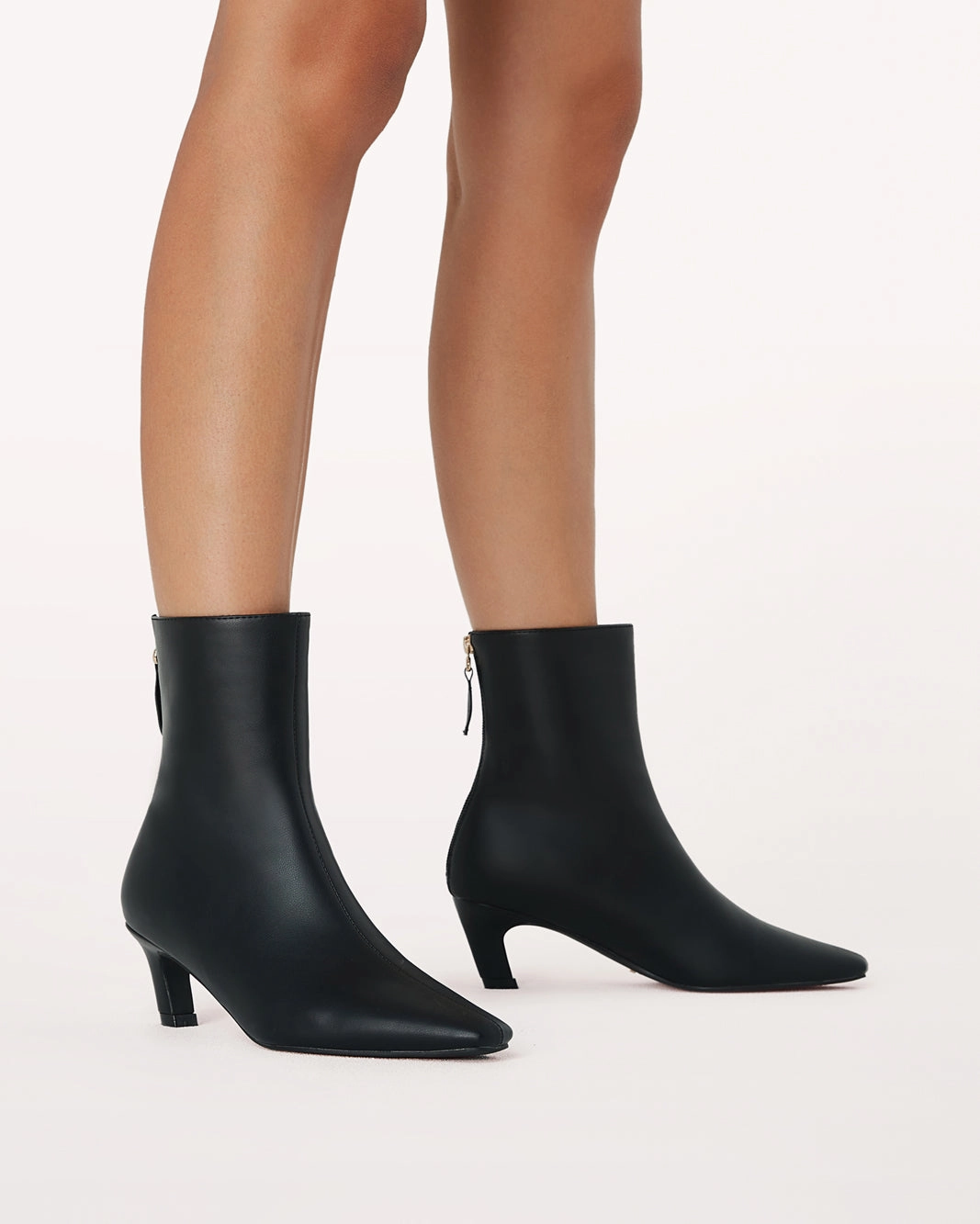 XINIA - BLACK Minimalist Durable Fit