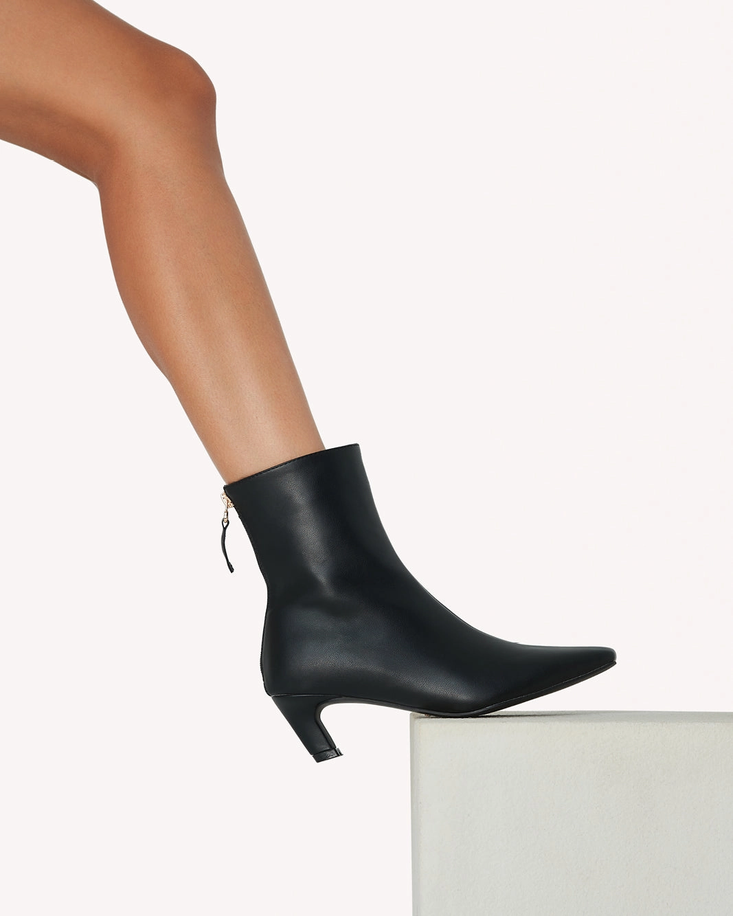 XINIA - BLACK Chelsea Design